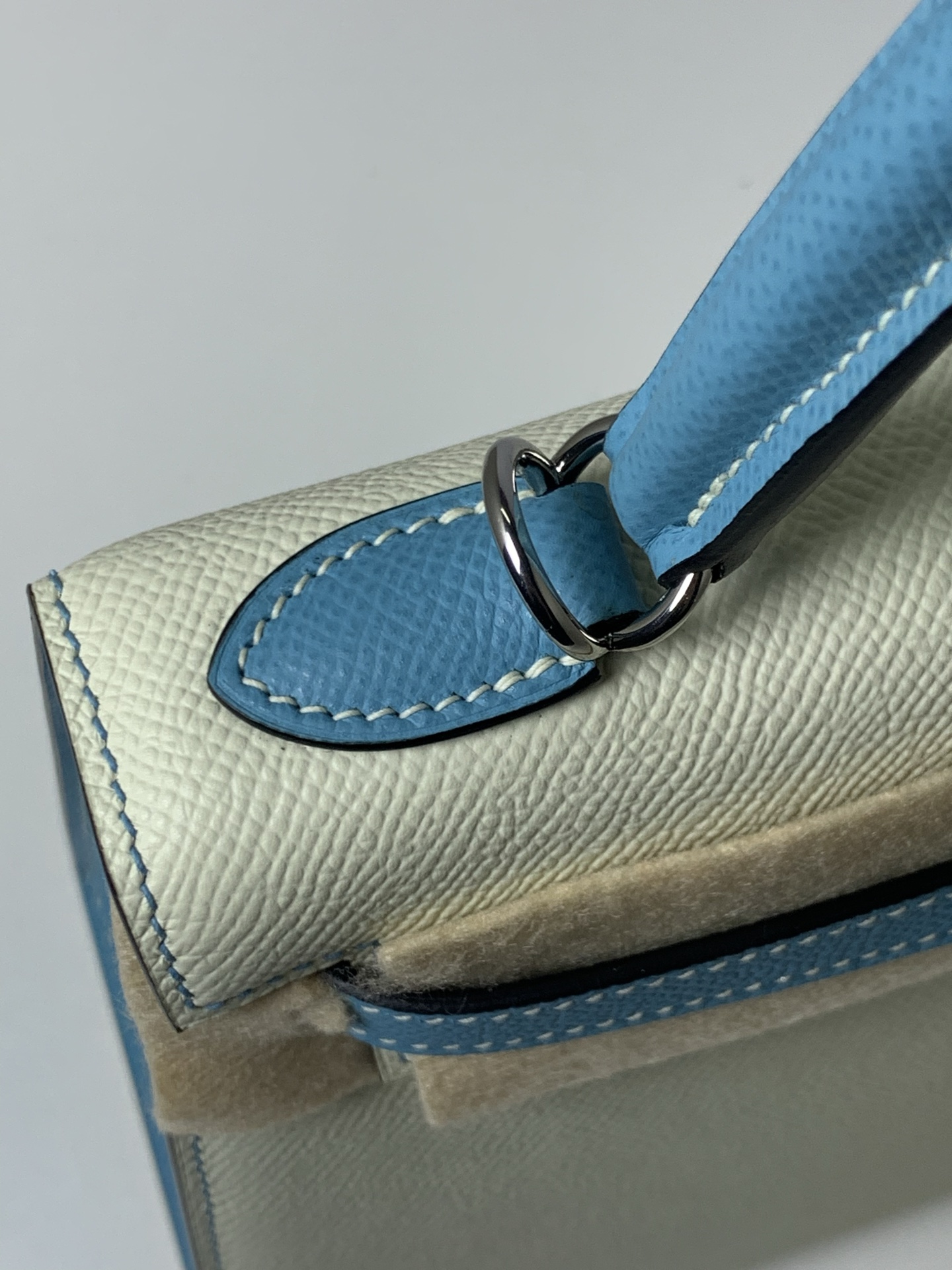 Elegant Kelly 25 Inspired Two-Tone Leather Top Handle Bag 6 i1753782977921 1066 0 4