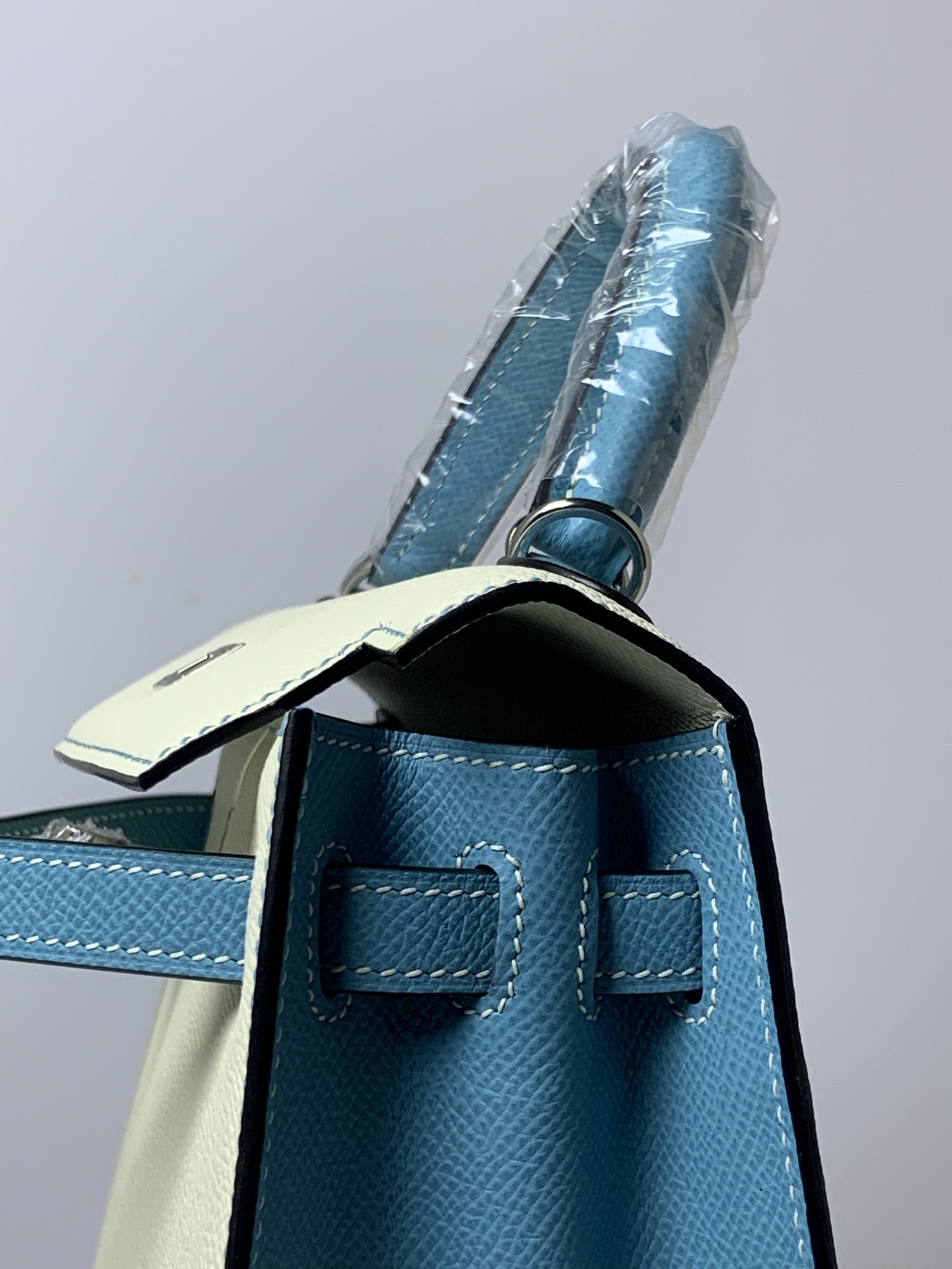 Elegant Kelly 25 Inspired Two-Tone Leather Top Handle Bag 7 i1753782977934 9012 0 5