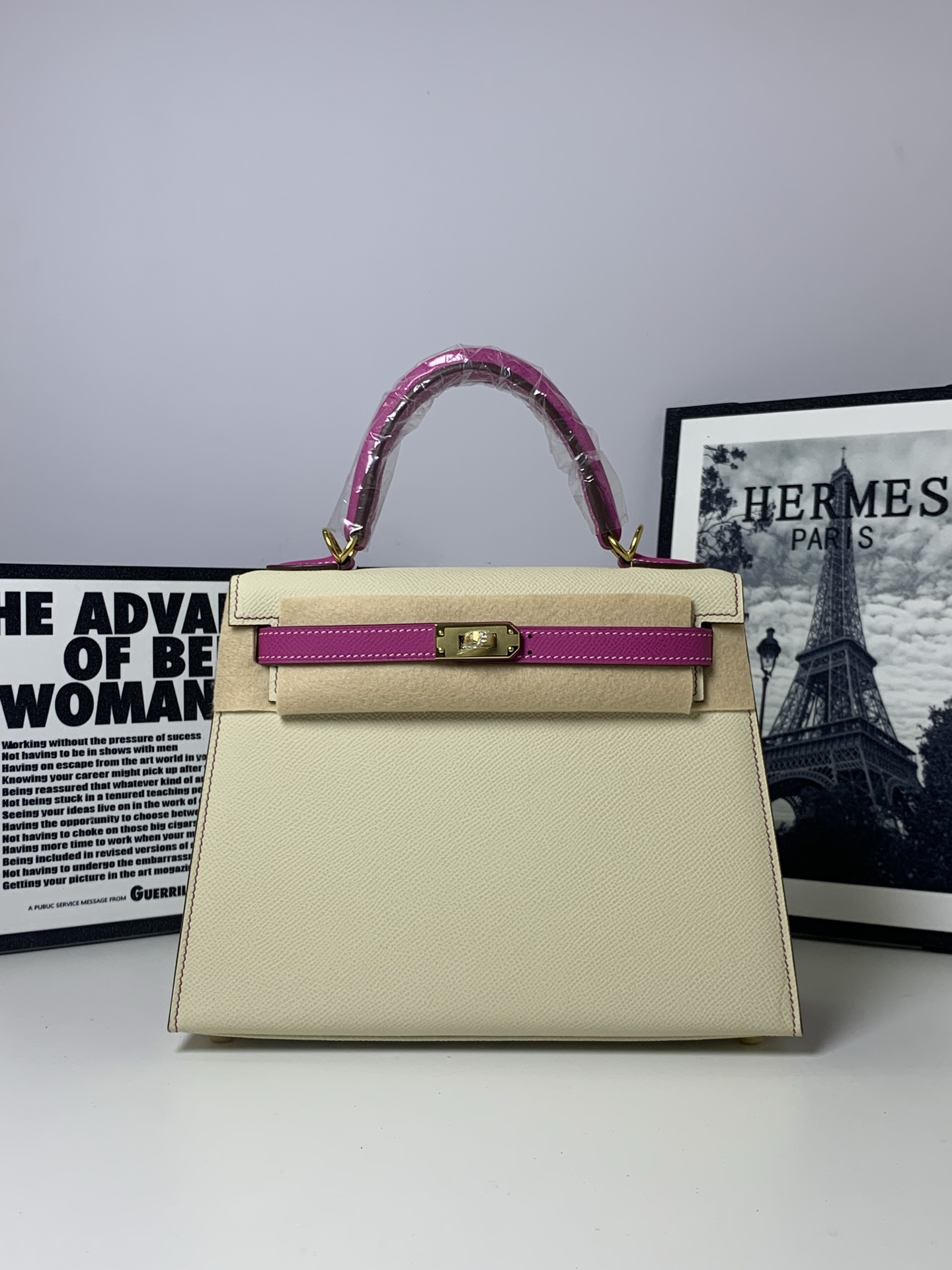 Hermès Kelly 25 Epsom Leren Handtas - Ivoor & Fuchsia Accent