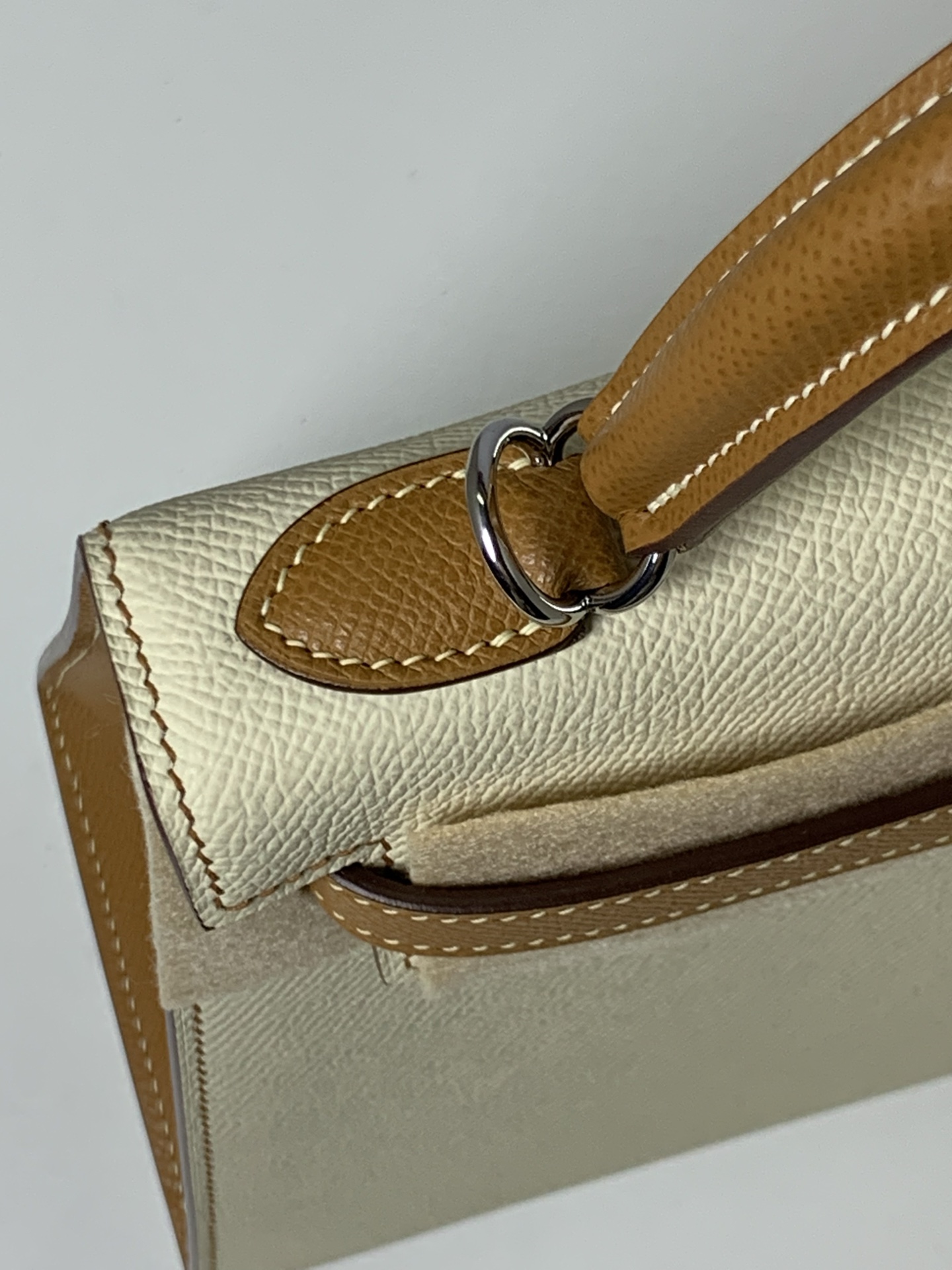 Kelly 25 Classic Colorblock Bag in Epsom Leather with Steel Hardware 6 i1753785259357 1954 0 4