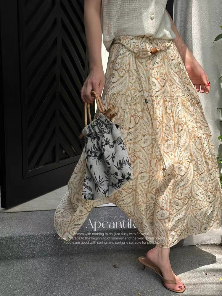 Luxury Silk Female Suit with High-Quality Cashew Nuts and Packaging Options