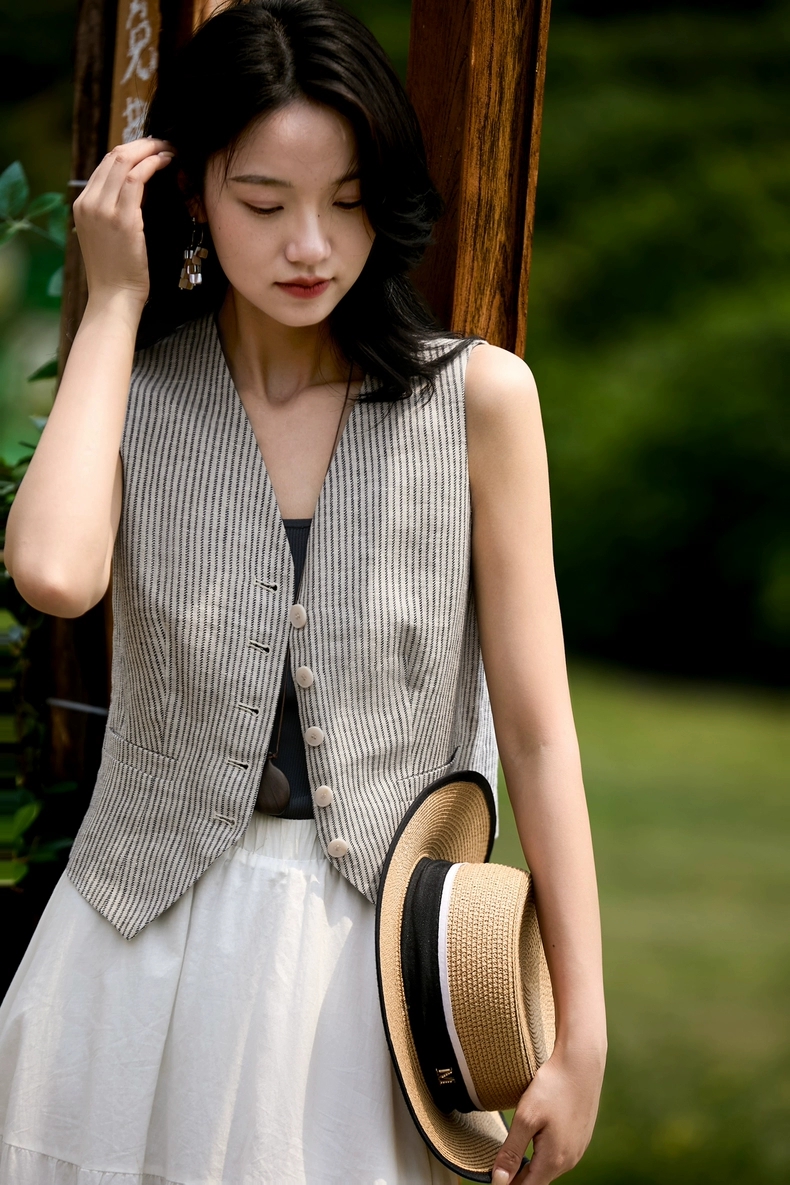 High-End Women’s Suit: Elegant, High-Quality, Holiday-Inspired with Comfortable Linen Fabrics. - 图片 3