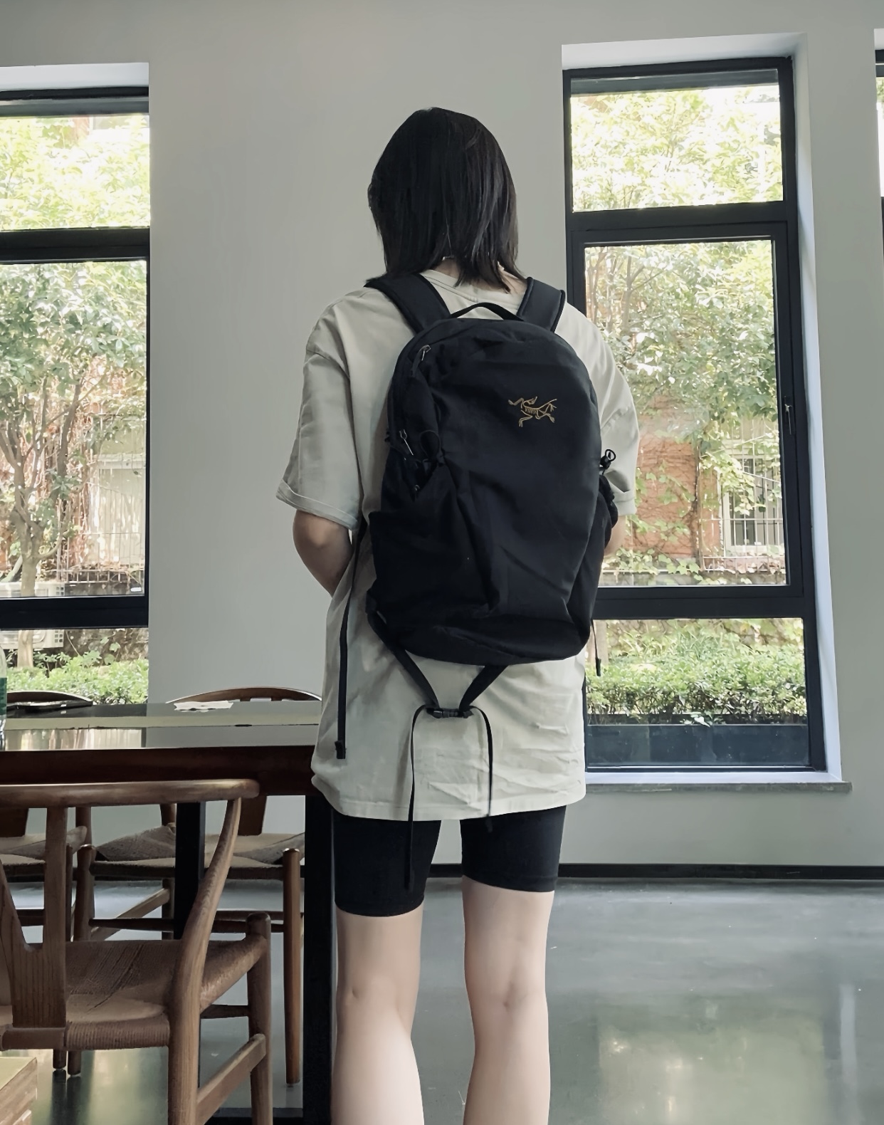 💰195。
ARCTERYX始祖鸟 Mantis16L双肩背包
尺寸:24*15*44CM,16L
轻量耐磨+DWR防水面料
带有胸扣腰扣 肩带不易滑动
日常使用大小刚好~
顶部小口袋方便存放小物件
内部收纳空间大,分层可装
有笔记本隔仓,两侧可放水杯
透气网状海绵结构背板
内里含铝合金支架(也可自行拆除)
透气的同时兼具发支撑性
拉链全部采用YKK金属拉链
适合城市通勤或短途户外出行
男女通用 两色可选~~