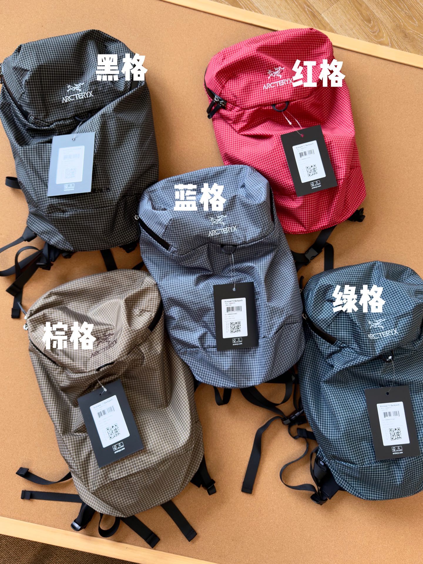 💰165。
Arcteryx 始祖鸟 Konseal 15L 尼龙双肩背包
尺寸:44*25*21cm
15L简洁实用 轻薄便携
日常旅游通勤出行都可~~
Hadron™M LCP网眼面料
轻量防水且特别耐磨
胸带/腰带磁力扣2个,受力同时更牢固~
韩国原装织带/扣件
日本进口YKK防水拉链