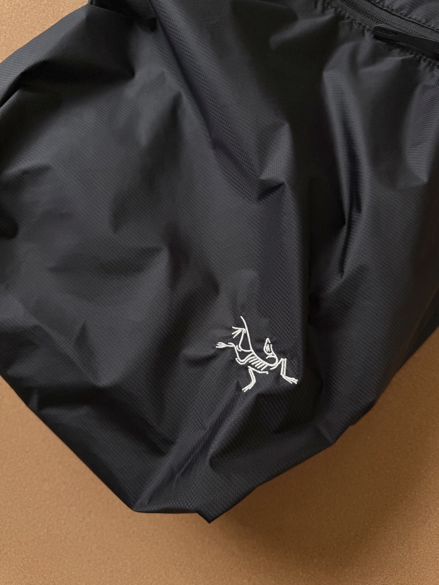 Bandolera Ligera y Resistente al Agua Arcteryx Heliad de 12L 4 i1752072086071 1561 0 3