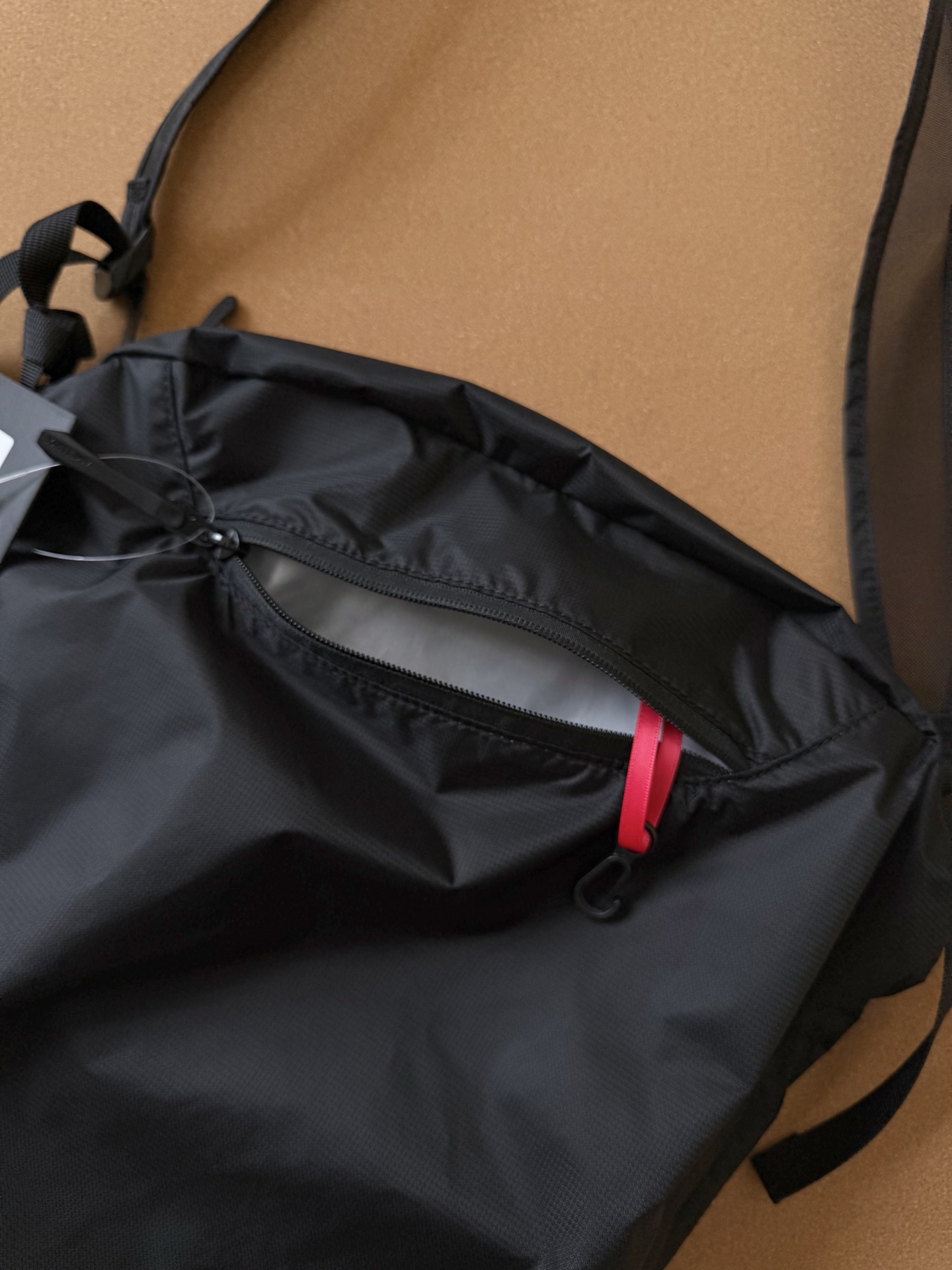 Bandolera Ligera y Resistente al Agua Arcteryx Heliad de 12L 5 i1752072086071 4513 0 4