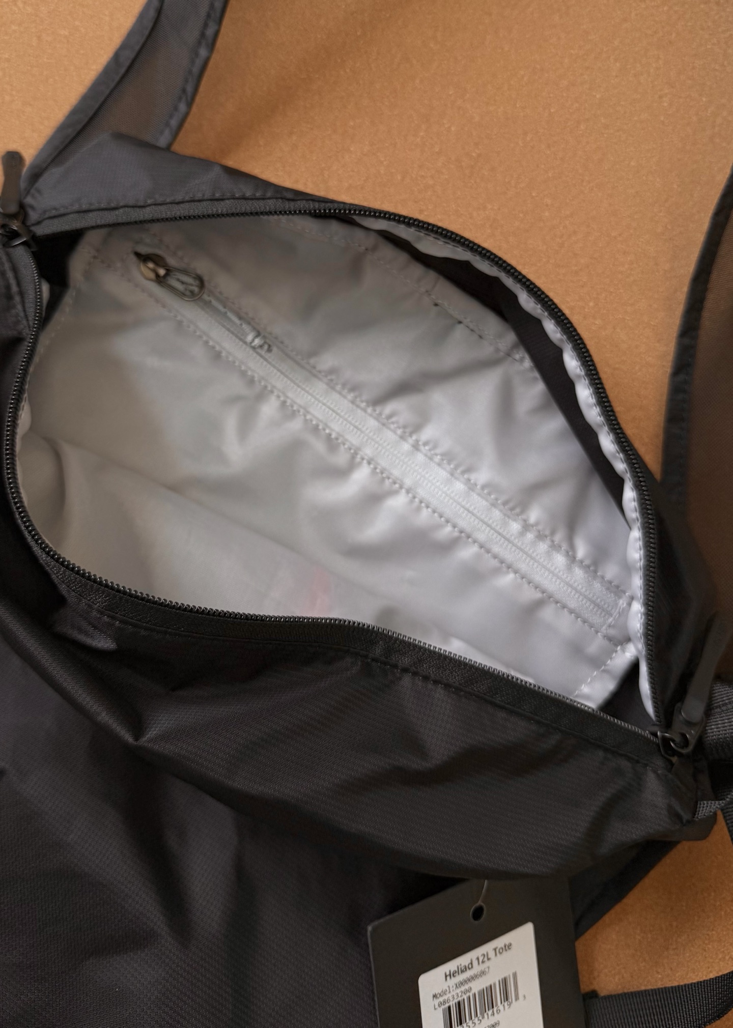 Bandolera Ligera y Resistente al Agua Arcteryx Heliad de 12L 9 i1752072088126 6258 0 8