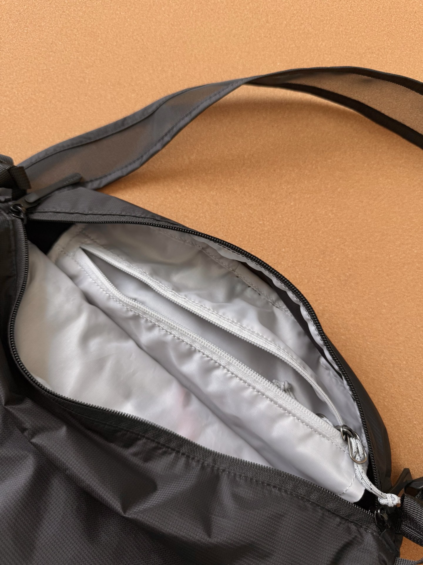 Bandolera Ligera y Resistente al Agua Arcteryx Heliad de 12L 10 i1752072088173 7383 0 9