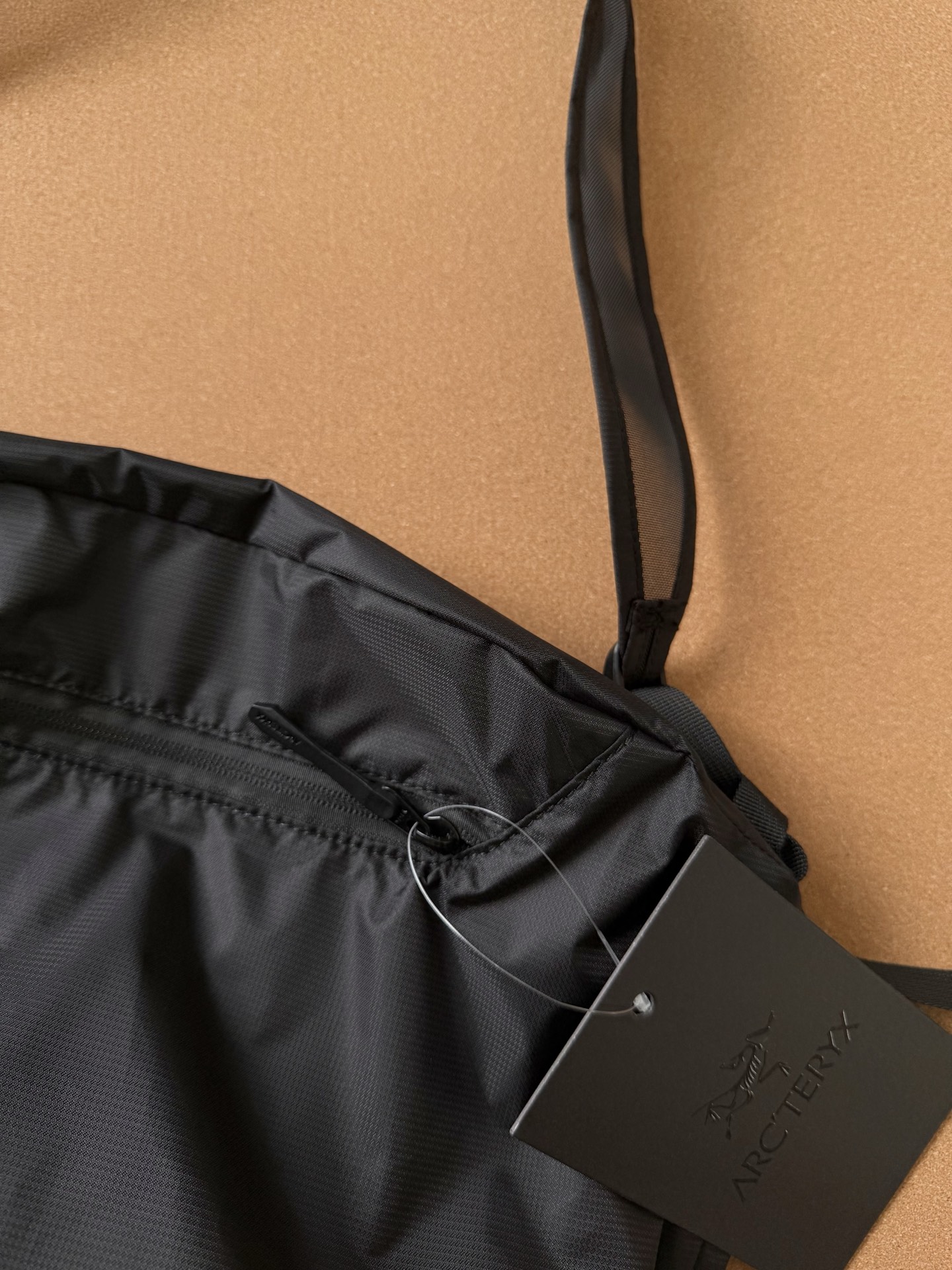 Bandolera Ligera y Resistente al Agua Arcteryx Heliad de 12L 6 i1752072088209 3031 0 5