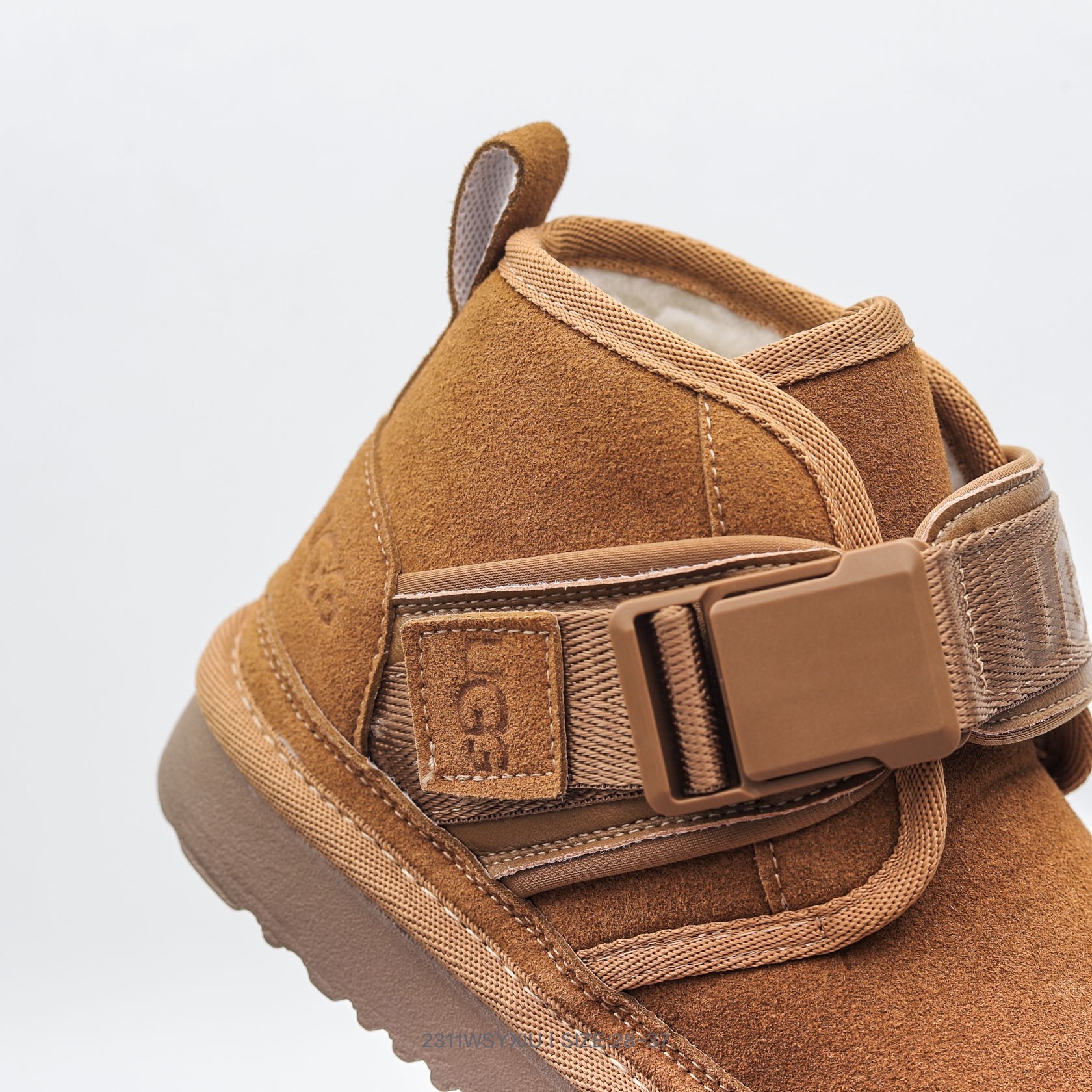 图片[7]-UGG/雪地靴 童鞋 防水麂绒皮革鞋面，内嵌17MM羊皮毛内底，轻翼科技外底❗️Angelababy代言款，蓬然心动，美国轻奢品牌UGG W Mini Bailey Button Bling贝莉系列中筒加绒休闲百搭短靴\” 尺码：28 29 30 31 32 33 34 35 36 37-选品中心