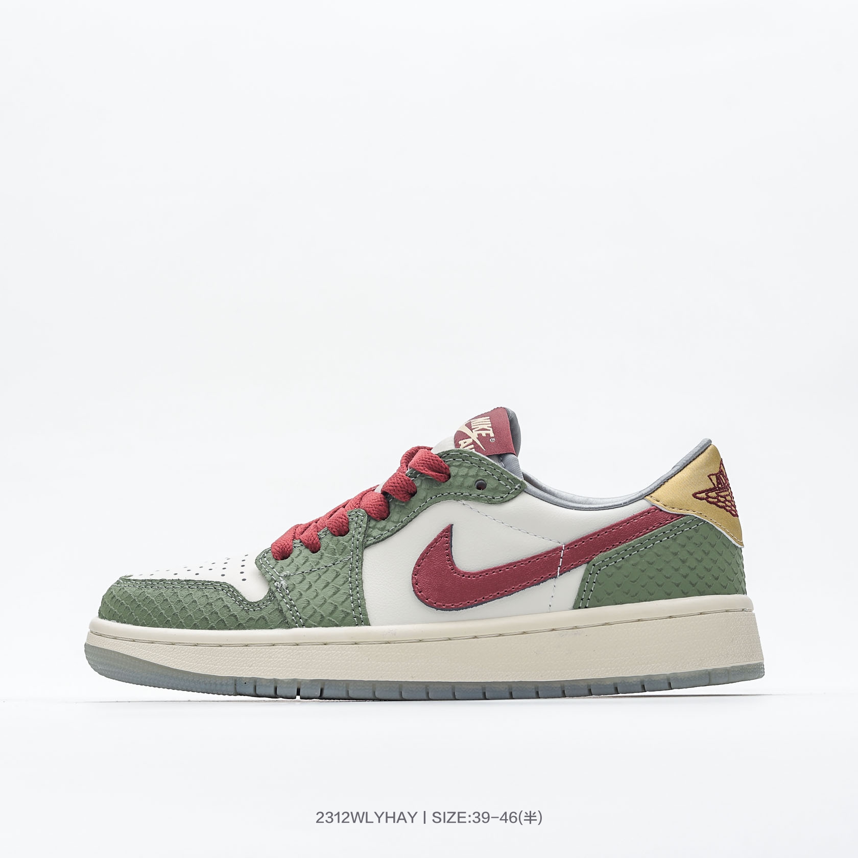 🟡龙年白绿金酒红 龙年限定 FN3727-100 耐克Nike Air Jordan 1 Low OG "Year Of The Dragon"AJ1乔丹一代低帮经典复古文化休闲运动篮球鞋“龙年白绿金酒红” 货号:FN3727 100 这两天海外多个账号发布了AJ 新款的实物图片,这次的低帮设计选择了以深红色与绿色为主题,鞋面上的纹理应该算是“龙鳞”设计.另外本次的配件红包与挂饰还出现了凤凰元素龙凤呈祥的寓意也非常好,只可能如果不是鞋舌内Jump man元素与中国龙的结合,怕是很难有人猜到这是一双龙年主题. 编号:2312WLYHAY