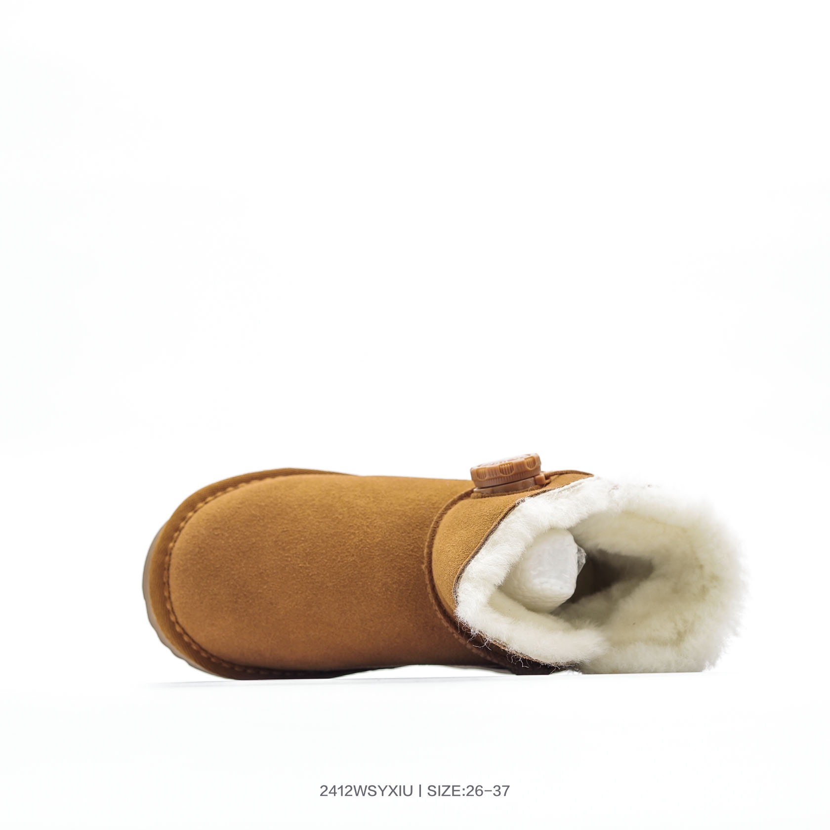 图片[6]-UGG 儿童精品童鞋品牌的起源可以追溯到澳大利亚，一战时期，澳大利亚飞行员用两块羊皮包裹成鞋子穿在脚上御寒，这种设计后来逐渐在澳洲流行开来。品牌正式创立于 1978 年，由澳大利亚冲浪员 Brian Smith 带到美国加利福尼亚并推广。以其标志性的羊毛靴而闻名于世，已成为冬季时尚与舒适的代名词。今天，为大家带来四双新款，它们不仅继承了 UGG 品牌的经典元素，更在细节上进行了创新。 尺码：26 27 28 29 30 31 32 33 34 35 36 37-选品中心