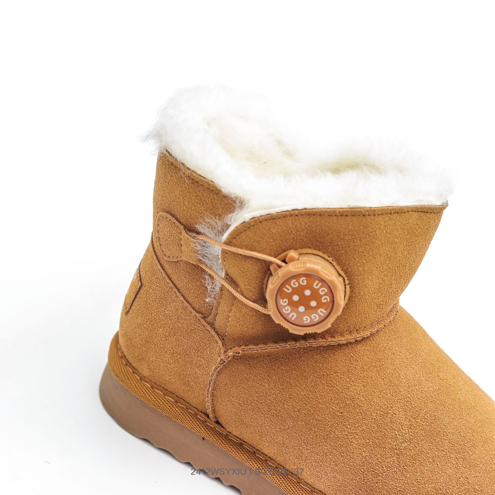 图片[7]-UGG 儿童精品童鞋品牌的起源可以追溯到澳大利亚，一战时期，澳大利亚飞行员用两块羊皮包裹成鞋子穿在脚上御寒，这种设计后来逐渐在澳洲流行开来。品牌正式创立于 1978 年，由澳大利亚冲浪员 Brian Smith 带到美国加利福尼亚并推广。以其标志性的羊毛靴而闻名于世，已成为冬季时尚与舒适的代名词。今天，为大家带来四双新款，它们不仅继承了 UGG 品牌的经典元素，更在细节上进行了创新。 尺码：26 27 28 29 30 31 32 33 34 35 36 37-选品中心