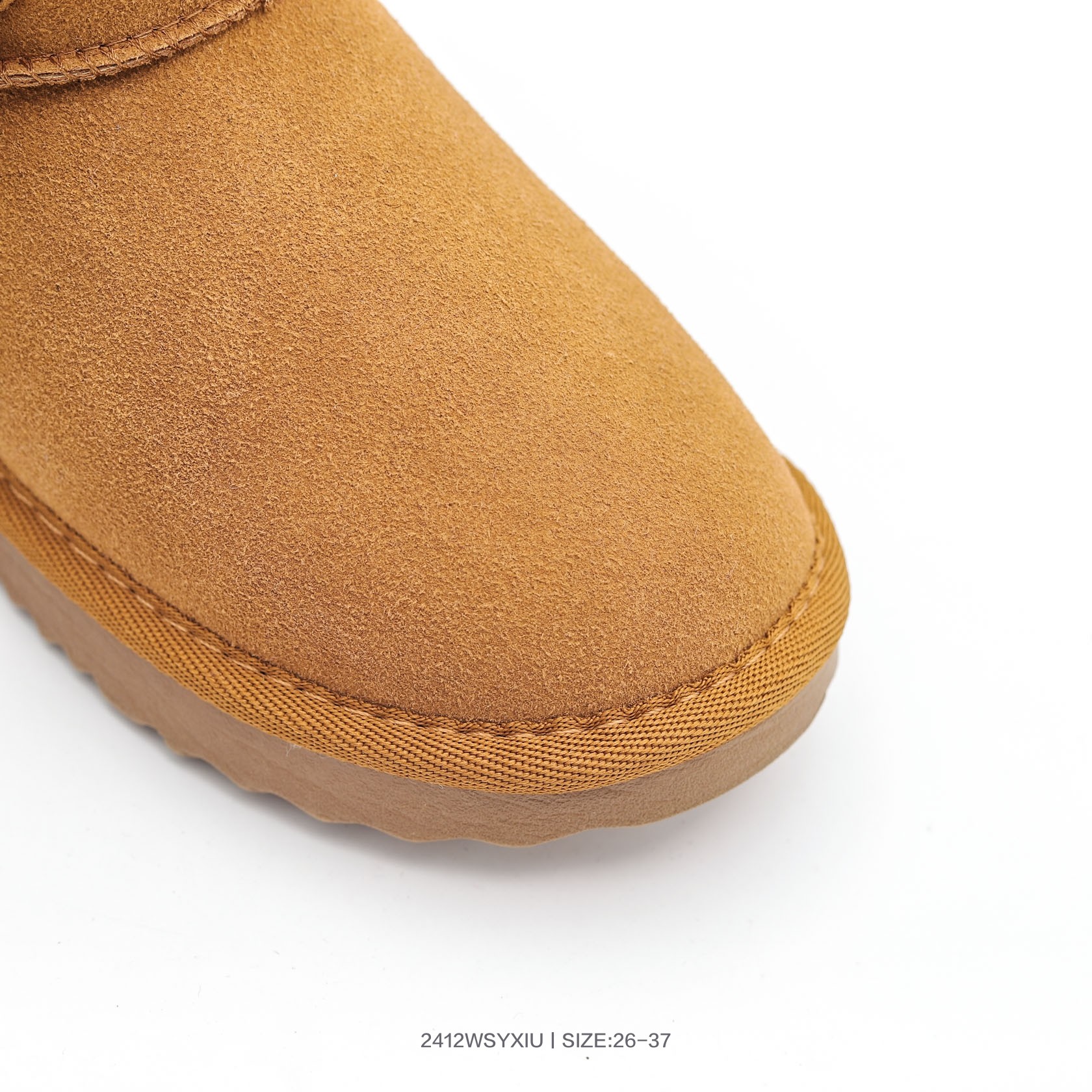 图片[8]-UGG 儿童精品童鞋品牌的起源可以追溯到澳大利亚，一战时期，澳大利亚飞行员用两块羊皮包裹成鞋子穿在脚上御寒，这种设计后来逐渐在澳洲流行开来。品牌正式创立于 1978 年，由澳大利亚冲浪员 Brian Smith 带到美国加利福尼亚并推广。以其标志性的羊毛靴而闻名于世，已成为冬季时尚与舒适的代名词。今天，为大家带来四双新款，它们不仅继承了 UGG 品牌的经典元素，更在细节上进行了创新。 尺码：26 27 28 29 30 31 32 33 34 35 36 37-选品中心