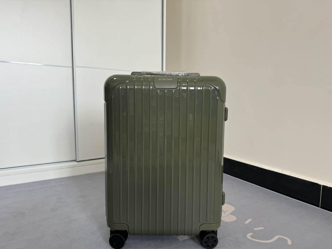 NO:269863,Essential series Cactus green Size 21-26-30-31-33 Material polycarbonate Color 16 Black/White/Oreal rock grey/Lavender purple/Grass green/Dark green/Cactus green/Raspberry red/Glacier blue/Lake blue/Desert powder/Petal pink/Cedar wood/Minn green/Holiday orange/Ocean blue,19860909Essential系列 仙人掌绿 尺寸21-26-30-31-33 材质聚碳酸酯 颜色16黑色/白色/矿岩灰/薰衣草紫/草绿/墨绿/仙人掌绿/树莓红/冰川蓝/湖水蓝/沙漠粉/花瓣粉/雪松木/薄荷绿/假日橙/海洋蓝,,luggage