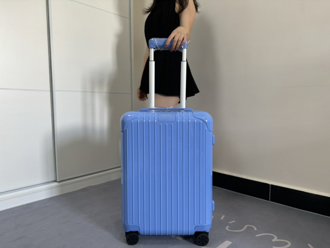 NO:269851,Essential series Ocean blue Size 21-26-30-31-33 Material polycarbonate Color 16 Black/White/Oreal rock grey/Lavender purple/Grass green/Dark green/Cactus green/Raspberry red/Glacier blue/Lake water blue/Desert powder/Petal pink/Cedar wood/Minn green/Holiday orange/Ocean blue,19860909Essential系列 海洋蓝 尺寸21-26-30-31-33 材质聚碳酸酯 颜色16黑色/白色/矿岩灰/薰衣草紫/草绿/墨绿/仙人掌绿/树莓红/冰川蓝/湖水蓝/沙漠粉/花瓣粉/雪松木/薄荷绿/假日橙/海洋蓝,,luggage