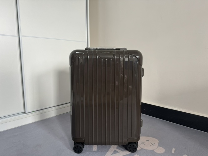 Rimowa Essential Cedar Wood Polycarbonate Luggage - Durable and Stylish 1 Rimowa Essential Cedar Wood Polycarbonate Luggage - Durable and Stylish