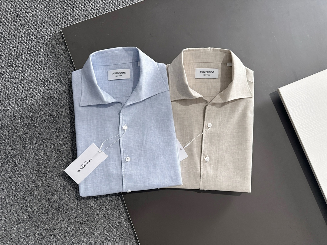 NO:540412,TB counter latest men's essential shirt, natural cotton, comfortable and breathable, original single product, original fabric, soft and comfortable, high-end and luxurious upper body, sufficiently styled grade, this shirt is proud to make you satisfied and face! Size M-3XL,,shirts,alexander wang19860909TB 专柜最新款男士必备款衬衫,天然棉,舒服透气,原单狠货,原版面料,柔软舒适,上身高端又奢华,足够场面的档次,这款衬衫无不骄傲的让你满意有面子! 尺码M—3XL,,shirts,alexander wang,Men's clothing