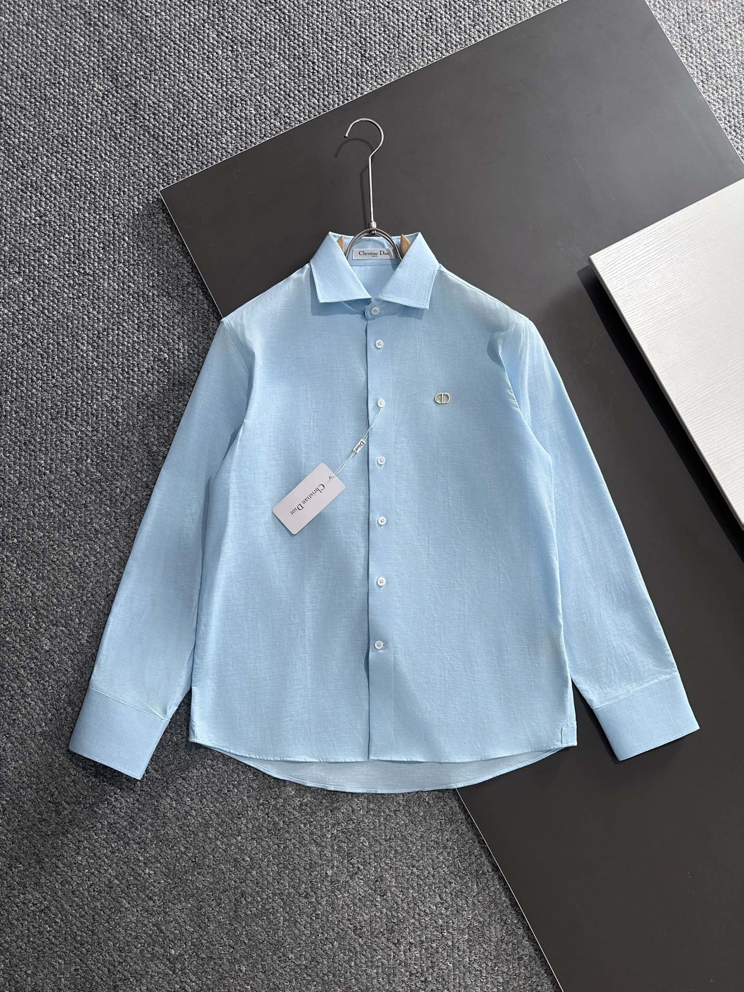 NO:540403,Dior's latest men's essential shirt, natural cotton, comfortable and breathable, original single product, original fabric, soft and comfortable, high-end and luxurious, enough to have a sufficiently scene-like grade, this shirt is proud to make you satisfied and face! Size M-3XL,,dior,dior,shirts,alexander wang19860909Dior 迪奥 专柜最新款男士必备款衬衫,天然棉,舒服透气,原单狠货,原版面料,柔软舒适,上身高端又奢华,足够场面的档次,这款衬衫无不骄傲的让你满意有面子! 尺码M—3XL,,dior,dior,shirts,alexander wang,Men's clothing