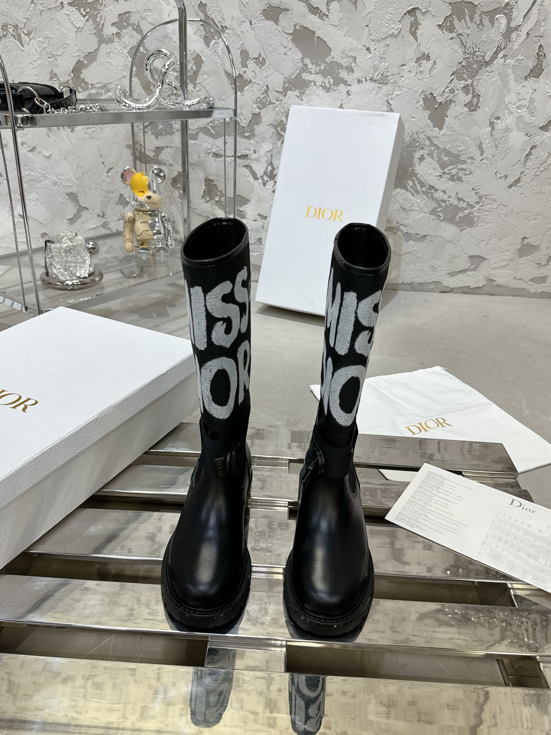 Dior秋冬新作ブーツ｜独特なピンカラーと3cmヒール