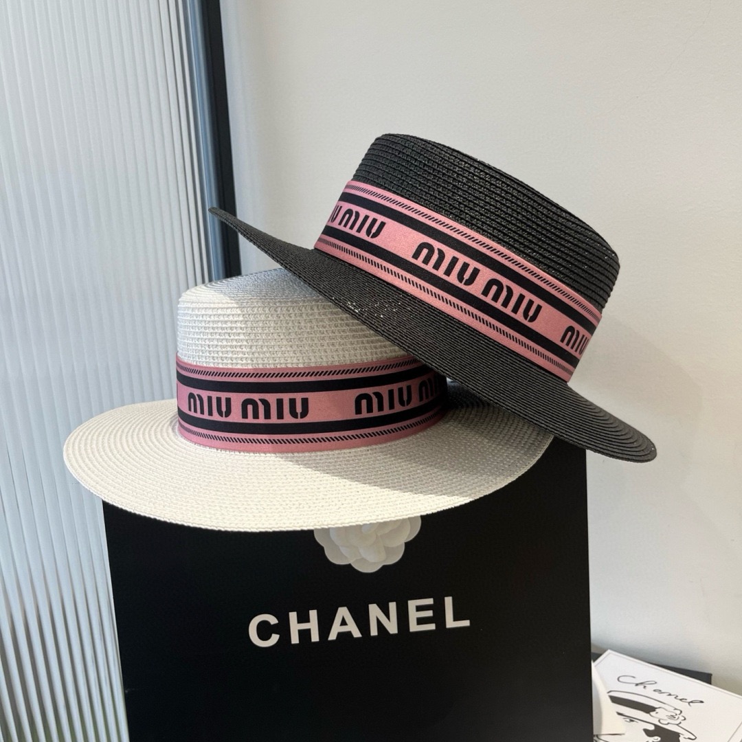 Sombrero de paja de copa plana de alta calidad con cinta rosa para adultos de miumiu.