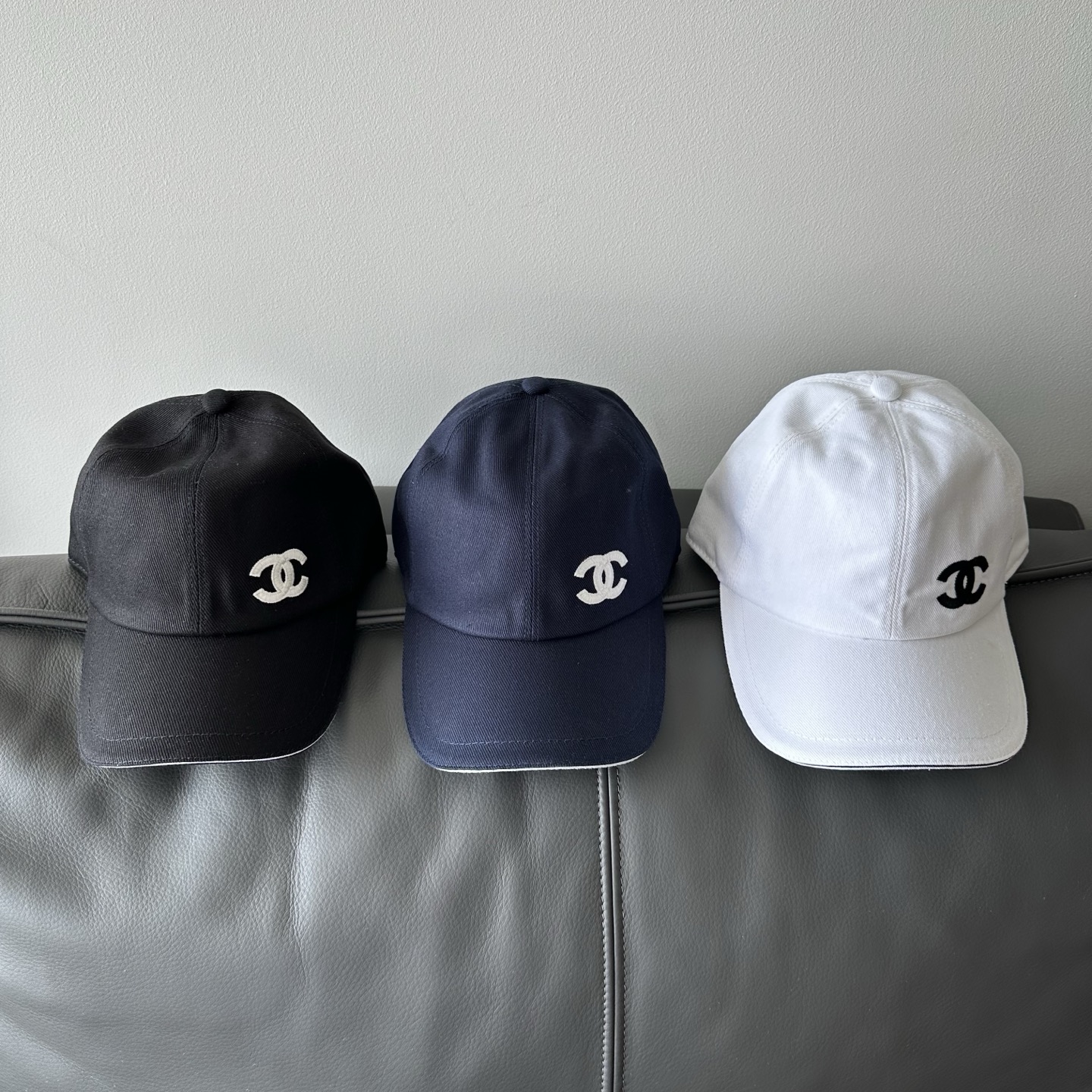 Gorra de béisbol nueva 25P de primavera/verano para adultos de CHANEL, 3 colores en stock.