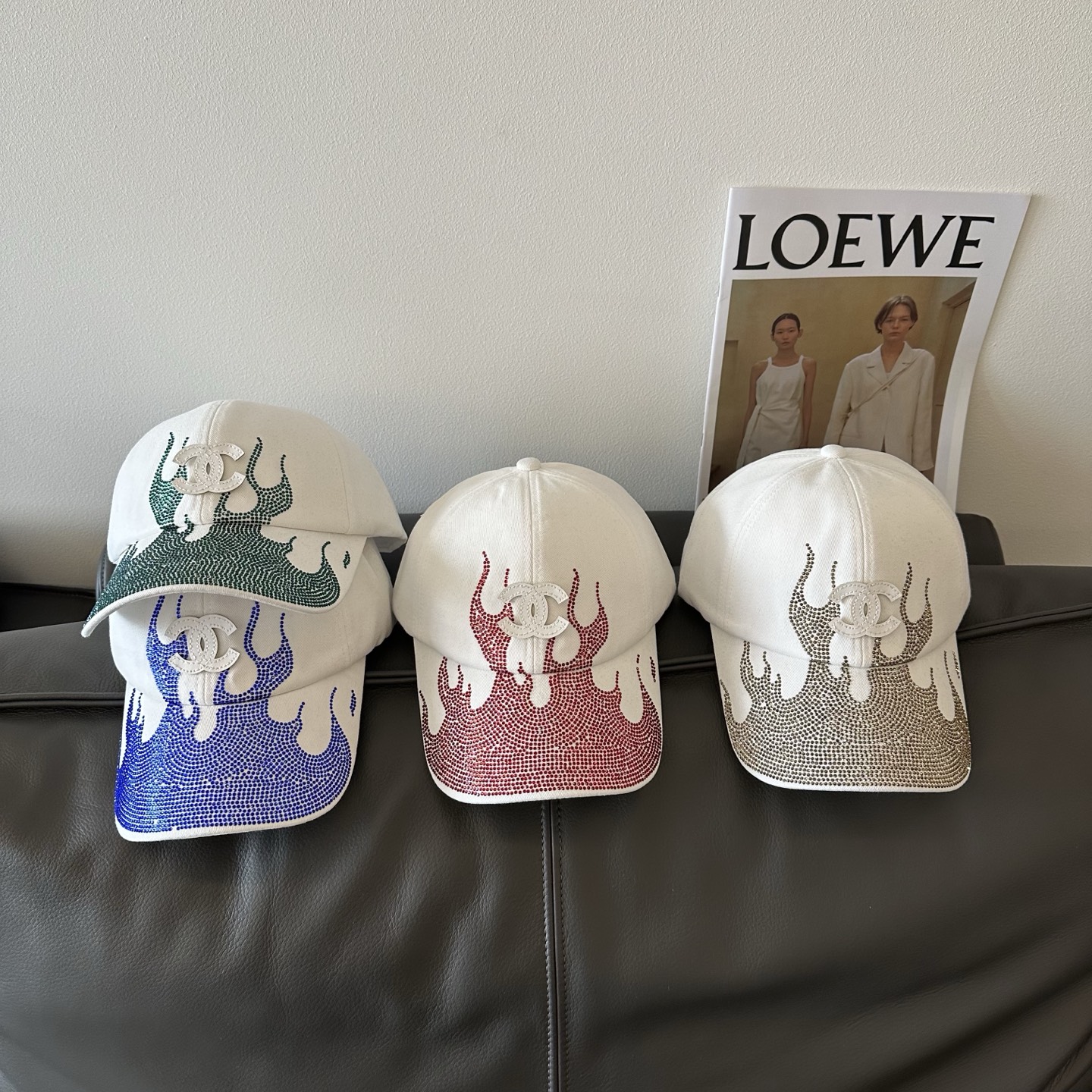 Gorra de béisbol para adultos de Chanel con cristales de fuego, 10 colores en stock.