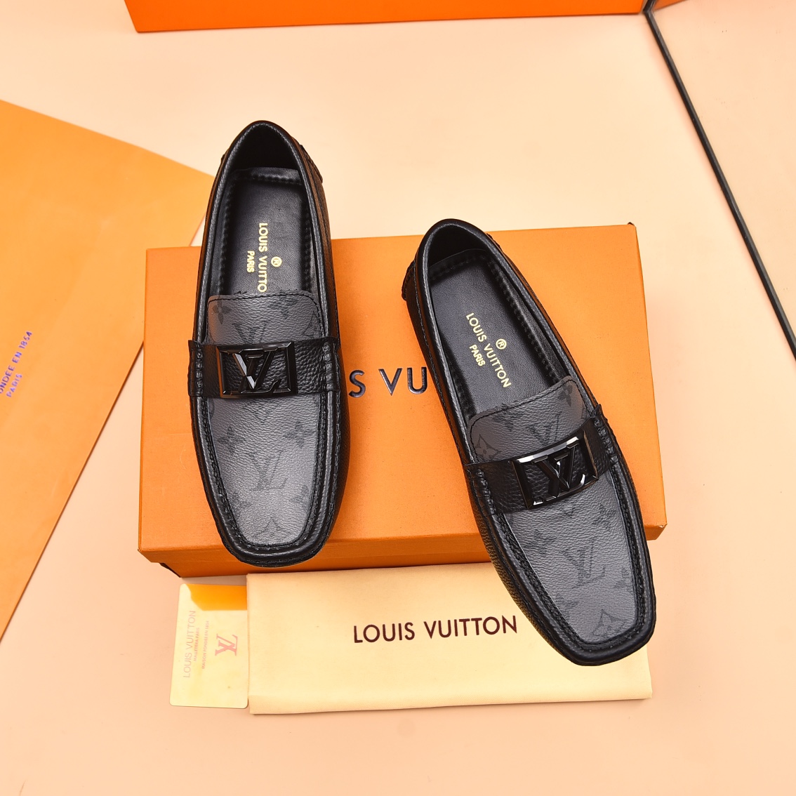 We Curate The Best
 Louis Vuitton Casual Shoes Replica Sale online
 Calfskin Cowhide Sheepskin Spring/Summer Collection Casual