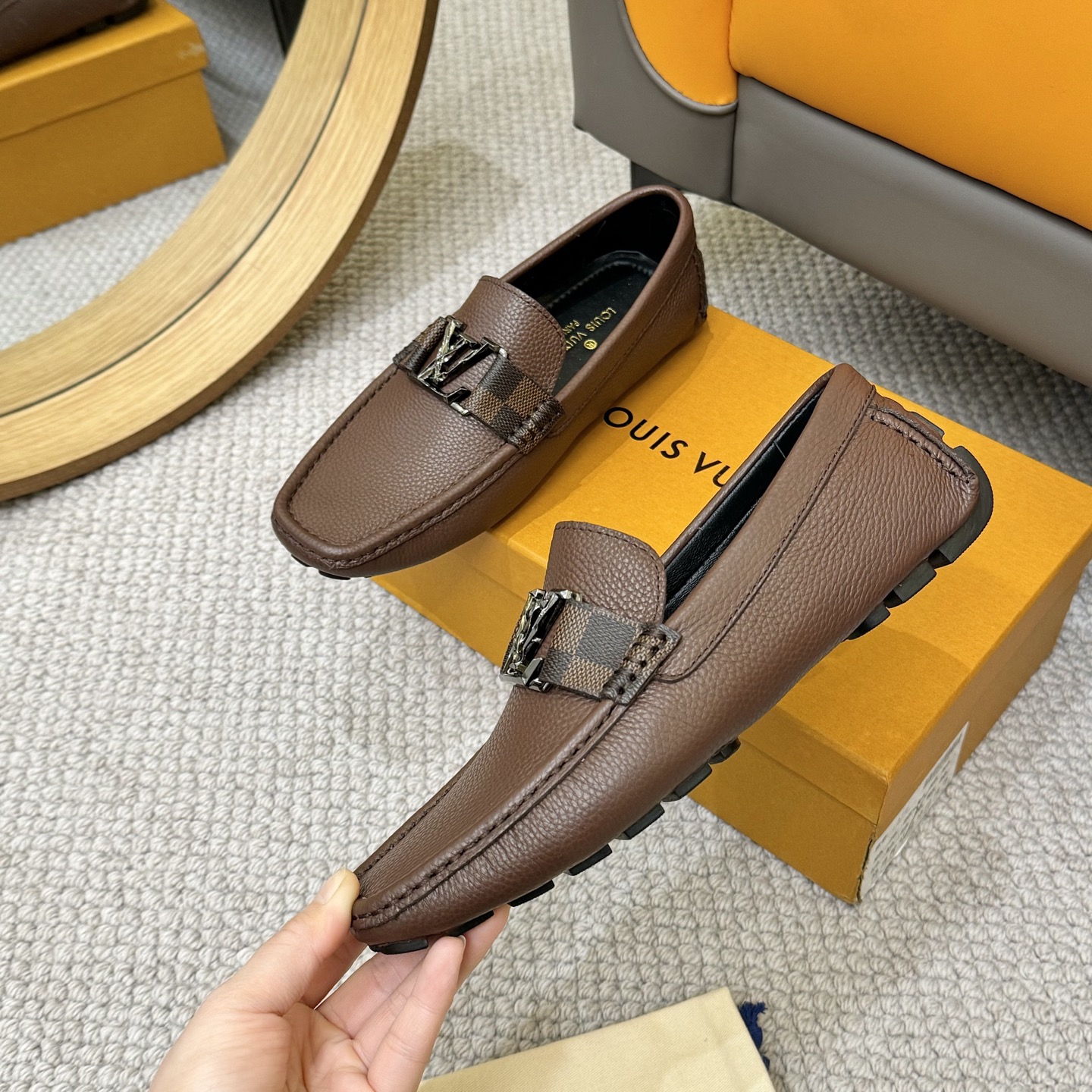 Louis Vuitton 2025 Spring/Summer GLORIA Loafers - Premium Leather 5 i1742590311006 8300 0 3