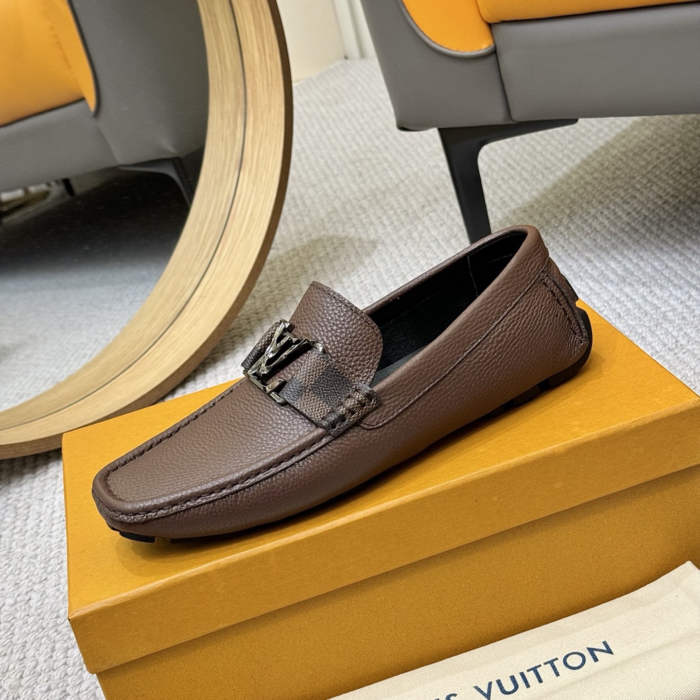Louis Vuitton 2025 Spring/Summer GLORIA Loafers - Premium Leather 7 i1742590311018 9851 0 5