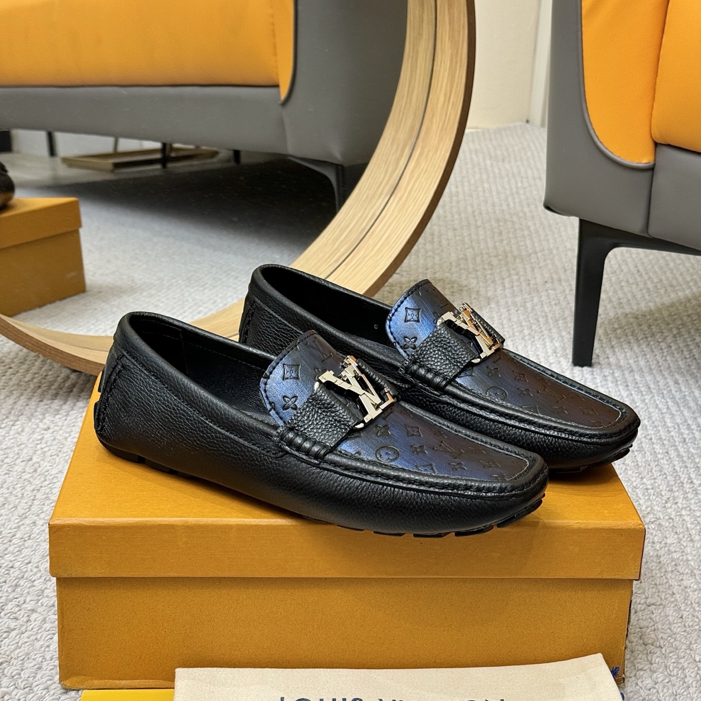 Louis Vuitton 2025 Spring/Summer Gloria Monogram Leather Loafers for Men 4 i1742590568833 2611 0 2
