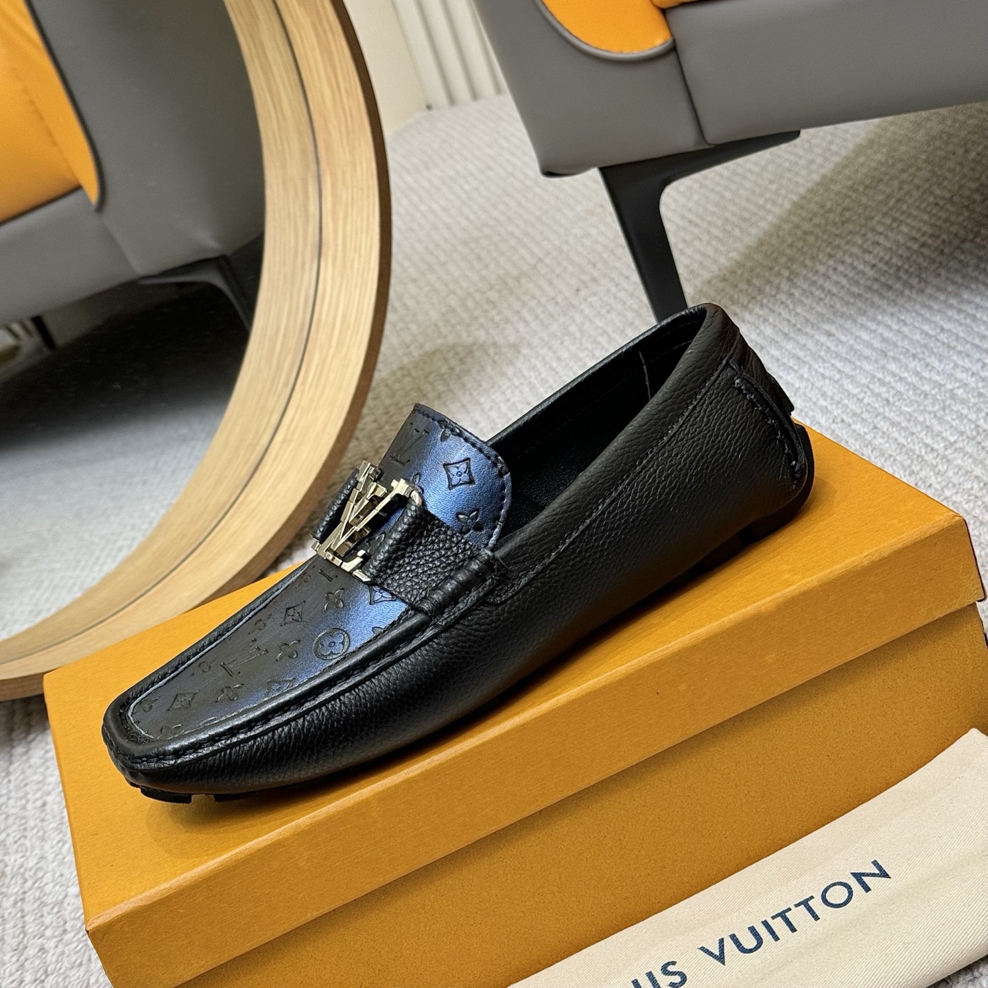 Louis Vuitton 2025 Spring/Summer Gloria Monogram Leather Loafers for Men 7 i1742590568846 6467 0 5