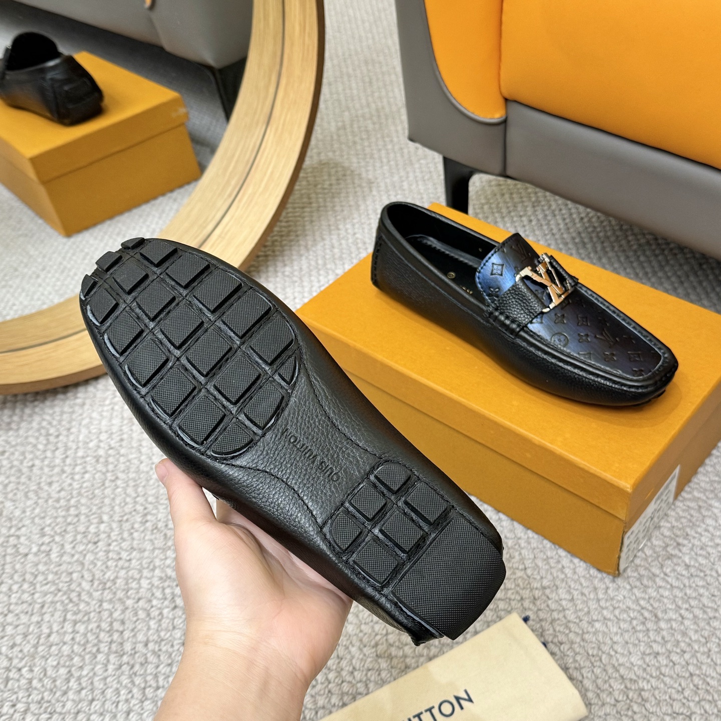 Louis Vuitton 2025 Spring/Summer Gloria Monogram Leather Loafers for Men 8 i1742590570292 714 0 6
