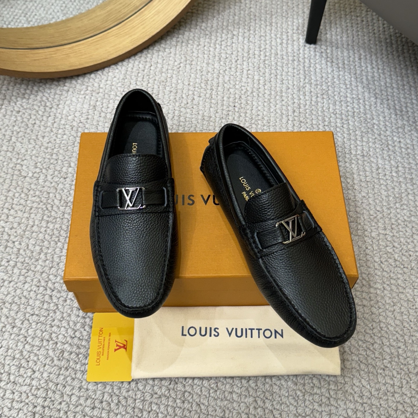 Louis Vuitton GLORIA Series Men's Leather Loafers Classic Driving Shoes 1 Louis Vuitton GLORIA Series Men's Leather Loafers Classic Driving Shoes