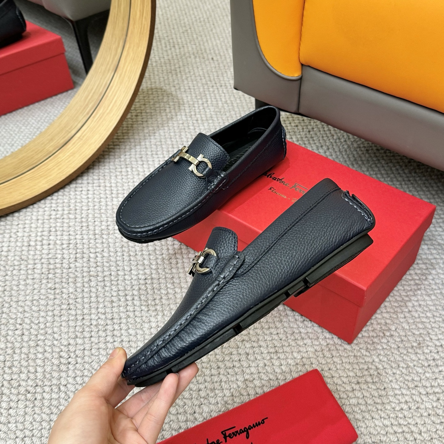 Salvatore Ferragamo Men's Leather Loafers with Iconic Buckle Detail 5 i1743699885399 5671 0 3