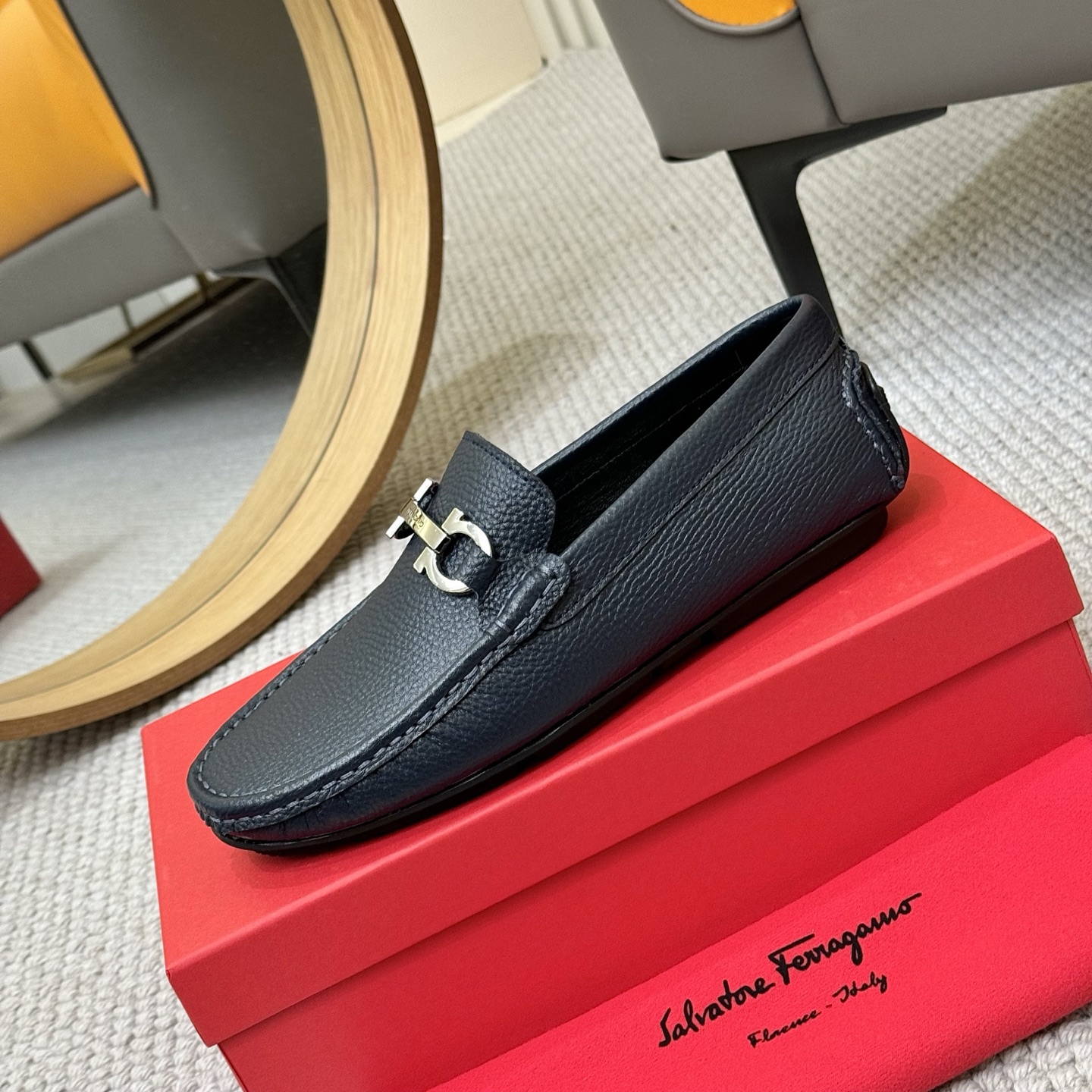 Salvatore Ferragamo Men's Leather Loafers with Iconic Buckle Detail 7 i1743699885429 6498 0 5