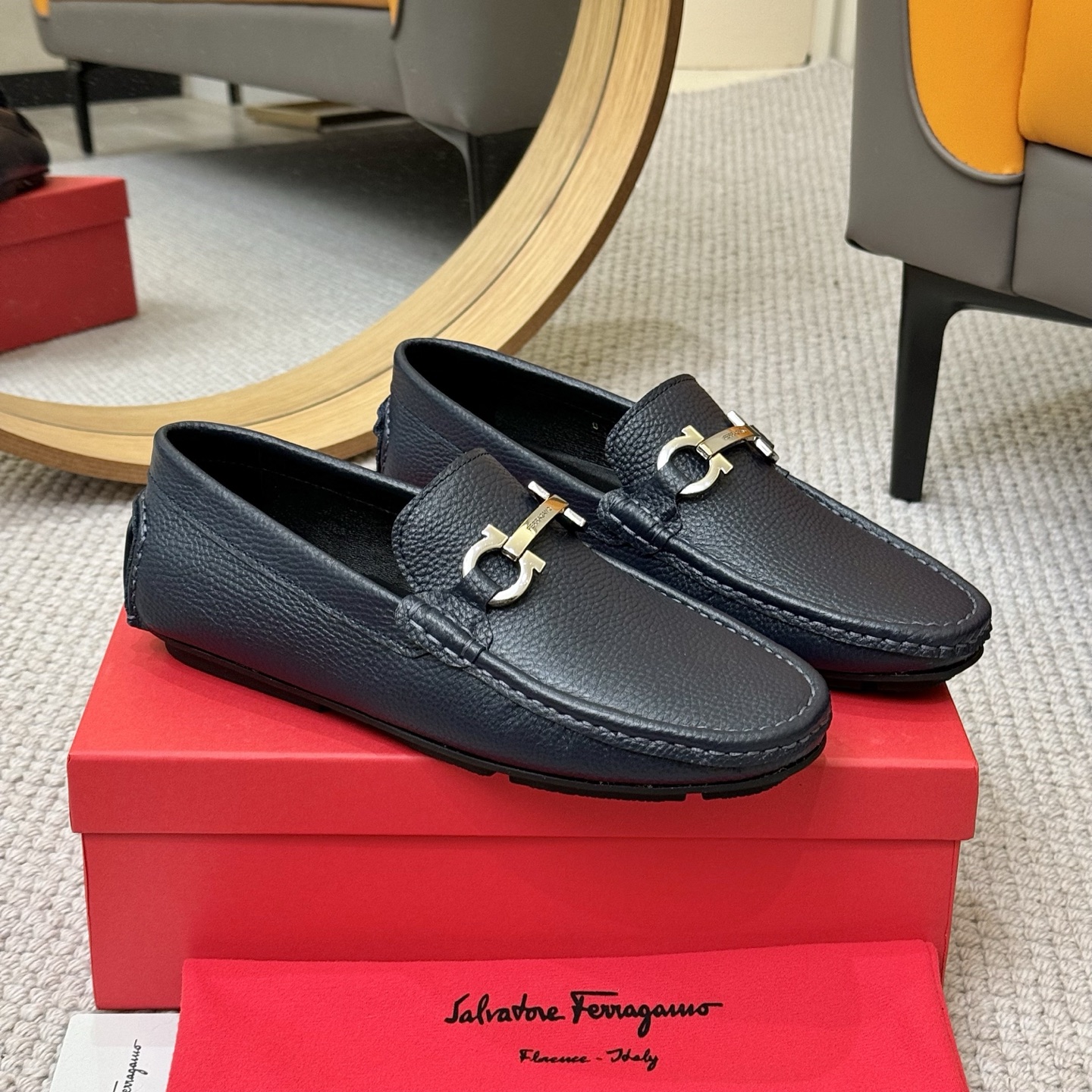 Salvatore Ferragamo Men's Leather Loafers with Iconic Buckle Detail 4 i1743699886394 9734 0 2