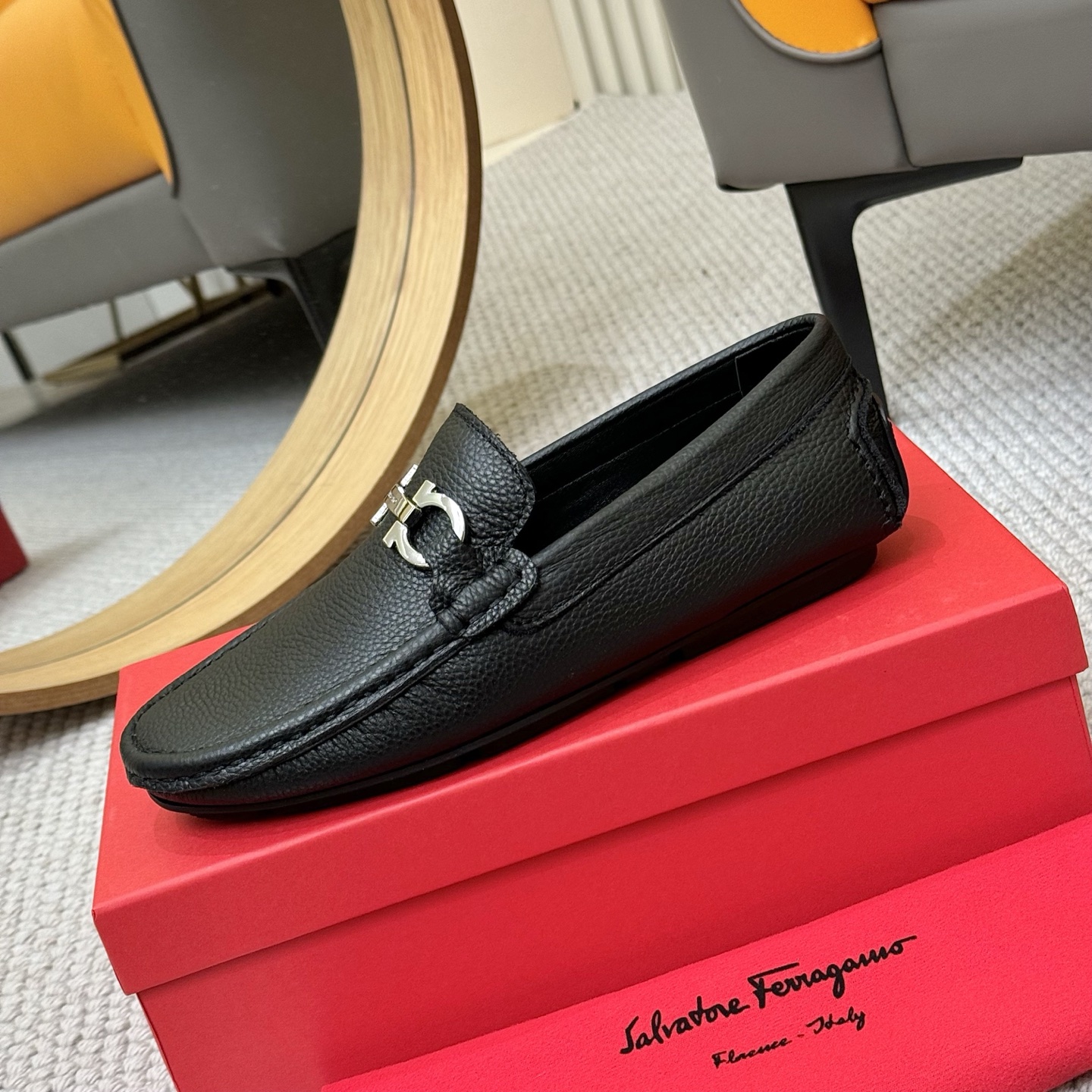 Salvatore Ferragamo Men's Leather Loafers with Iconic Buckle 7 i1743699903541 234 0 5