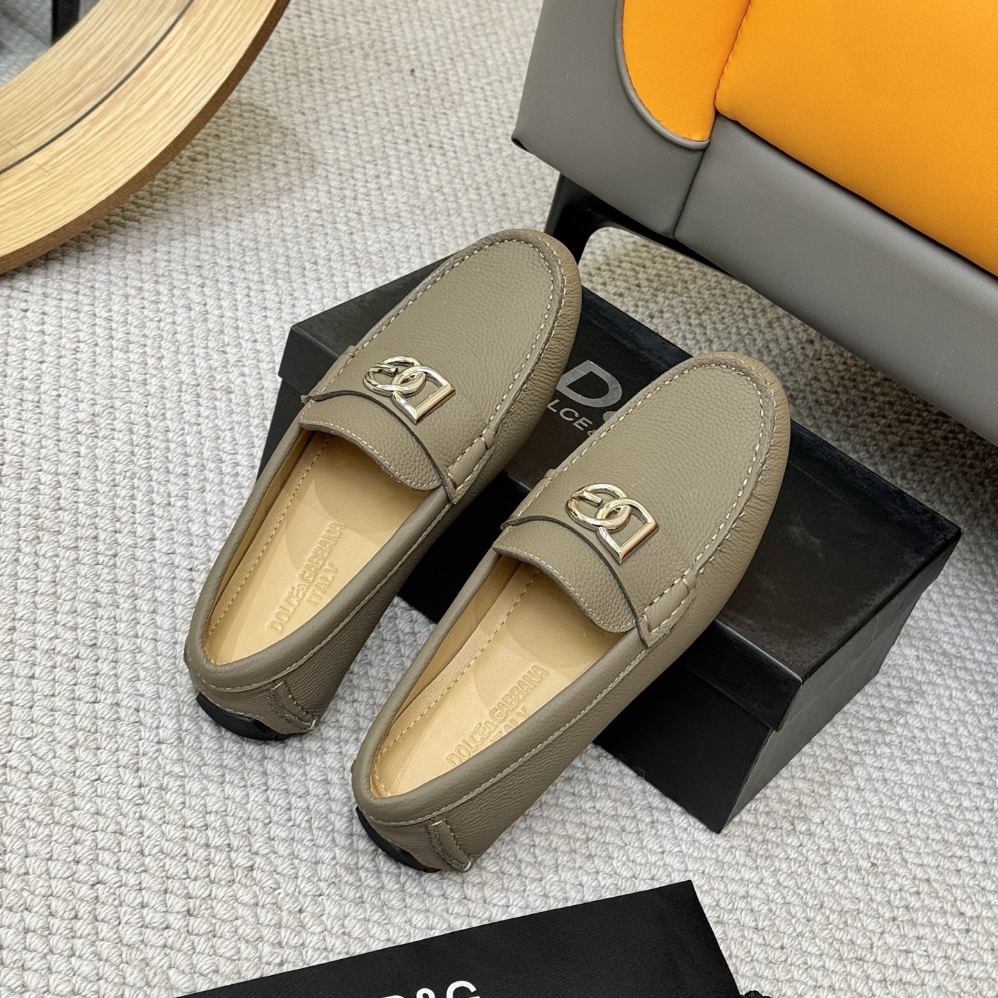 Dolce&Gabbana Leather Driving Moccasins With Metal D&G Logo in Gray 9 i1744399751458 1989 0 7