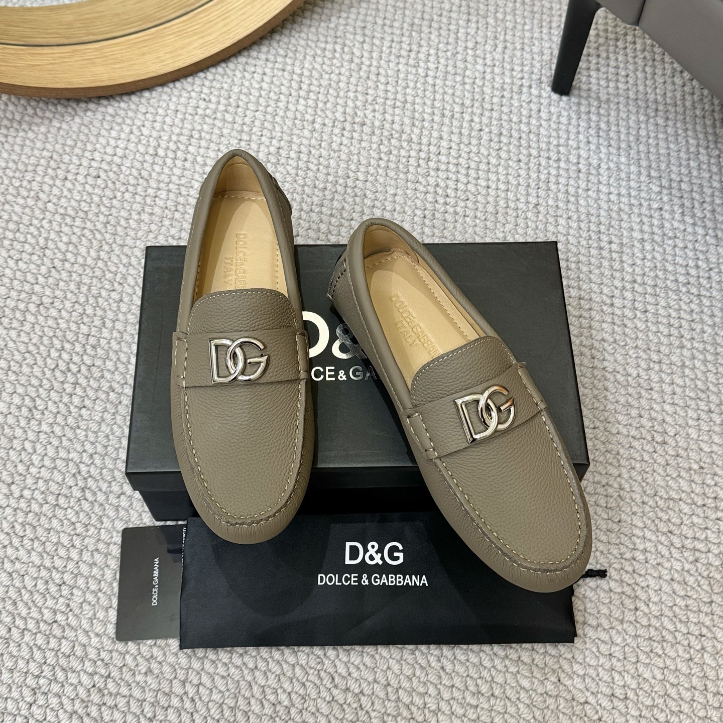 Dolce&Gabbana Leather Driving Moccasins With Metal D&G Logo in Gray 2 i1744399751489 6639 0 0