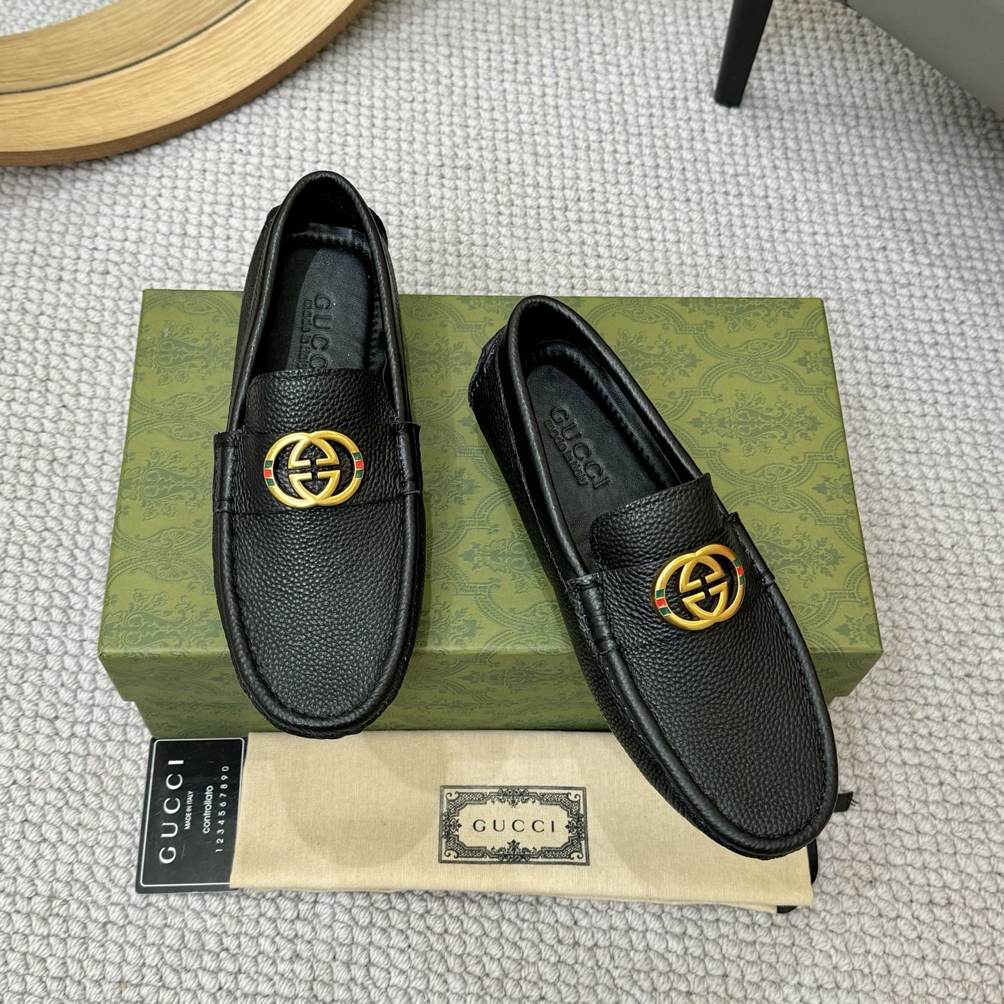 NO:283419,(Yangli) Gucci* - Top version Gucci classic beanie shoes!  Use imported original cowhide, with the inner layer of comfortable sheepskin inner!  Original wear-resistant rubber outsole!  High-quality quality!  Number of 38-46, shoe pallet, cloth bag, card, gucci, cowhide, sheepskin19860909(羊里) Gucci*——顶级版本 古奇经典豆豆鞋！选用进口原版牛皮,内里头层舒适羊皮内里！原版耐磨橡胶大底！高品质精品！码数38-46 带鞋拨 布袋 卡片,,gucci,cowhide,sheepskin,Men's shoes
