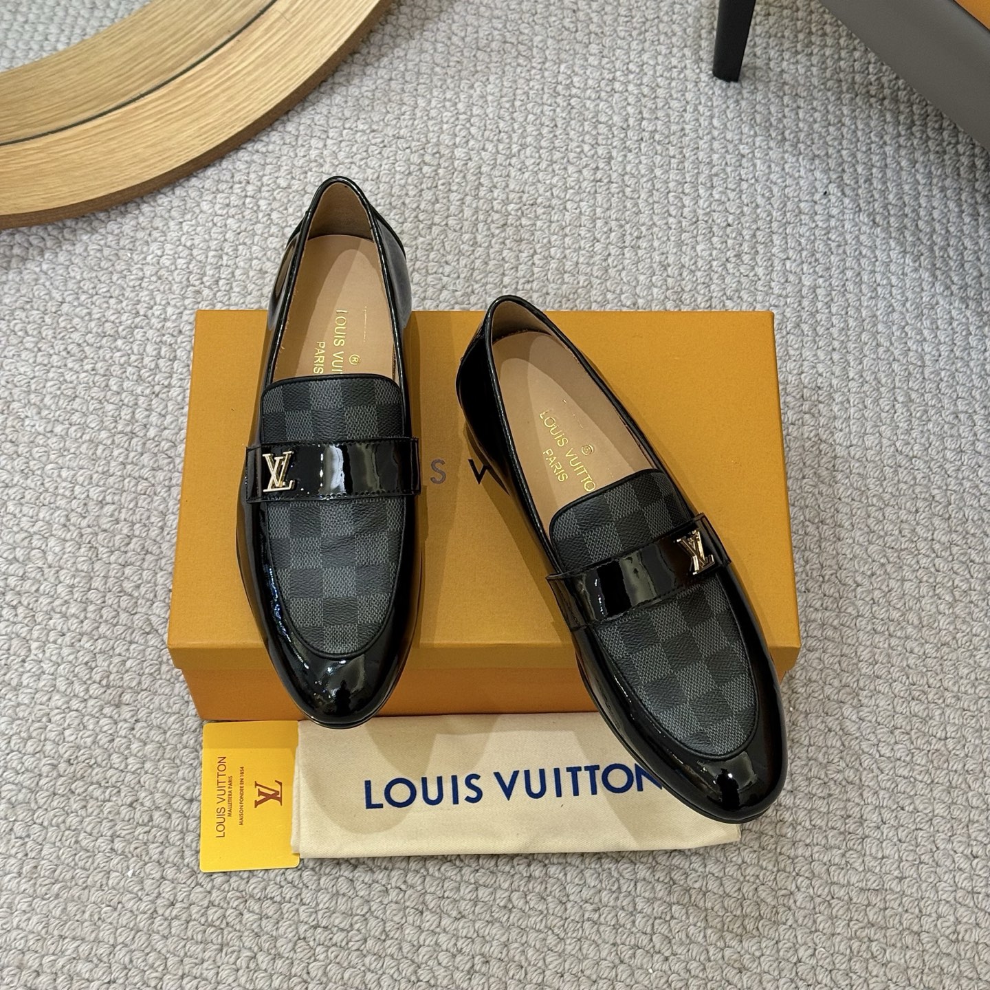 NO:355661,(Yangli) 2025 LV men's business casual shoes purely handmade Italian imported cowhide cowhide inner more comfortable and more foot-sensitive Size: 38-44 (can be ordered 45.46),,louis vuitton,cowhide19860909(羊里) 2025 LV男士商务休闲鞋 纯手工打造 意大利进口牛皮 牛皮内里 更舒服 更贴脚感 码数: 38一44（可订45.46）,,louis vuitton,cowhide,Men's shoes