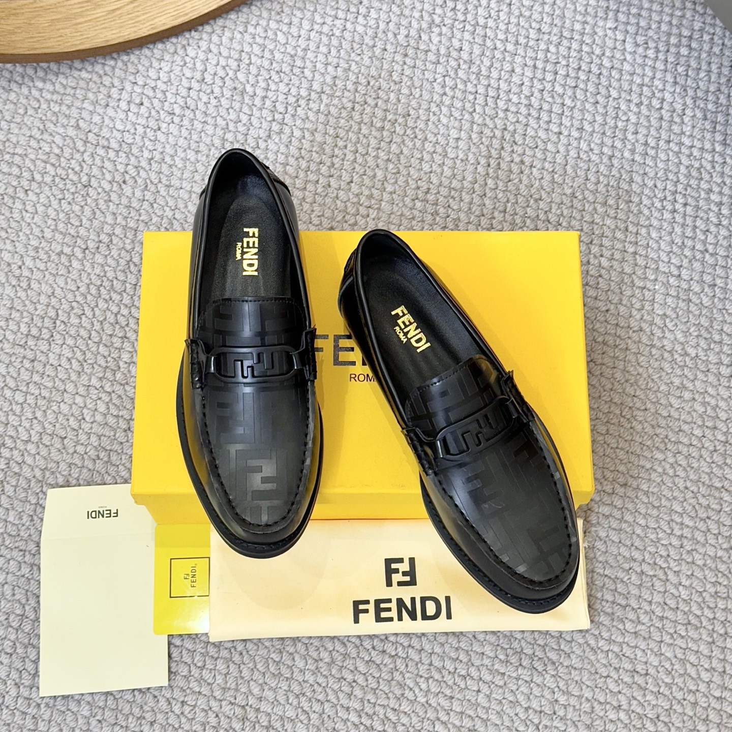NO:355728,. (Yangli) Fendi counter new style, fine workmanship, using imported cowhide, sheepskin inner lining, exquisite modern detailed design, rubber wear-resistant and non-slip large bottom, super versatile, high-end and tasteless, number: 38-44 Can be ordered 45 46,,fendi,cowhide,sheepskin19860909.（羊里）芬迪专柜新款,做工精细,采用进口头层牛皮,羊皮内里,精湛现代细节设计,橡胶耐磨防滑大底,超级百搭,高档不失品味,码数:38-44 可订45 46,,fendi,cowhide,sheepskin,Men's shoes