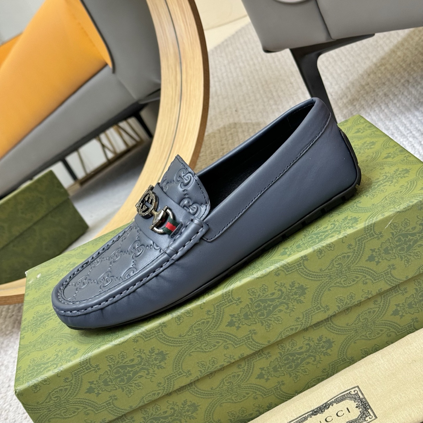 Gucci Classic Loafers in Embossed Leather with Signature Horsebit Detail 7 i1752858998842 3182 0 5