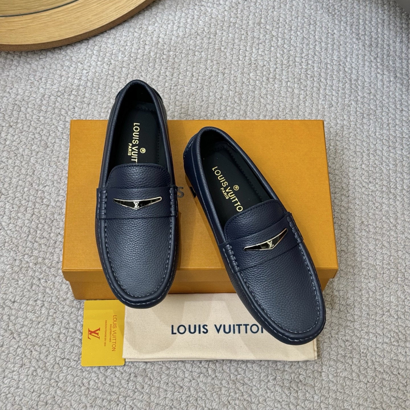 Louis Vuitton Gloria Loafers جلد أزرق للرجال