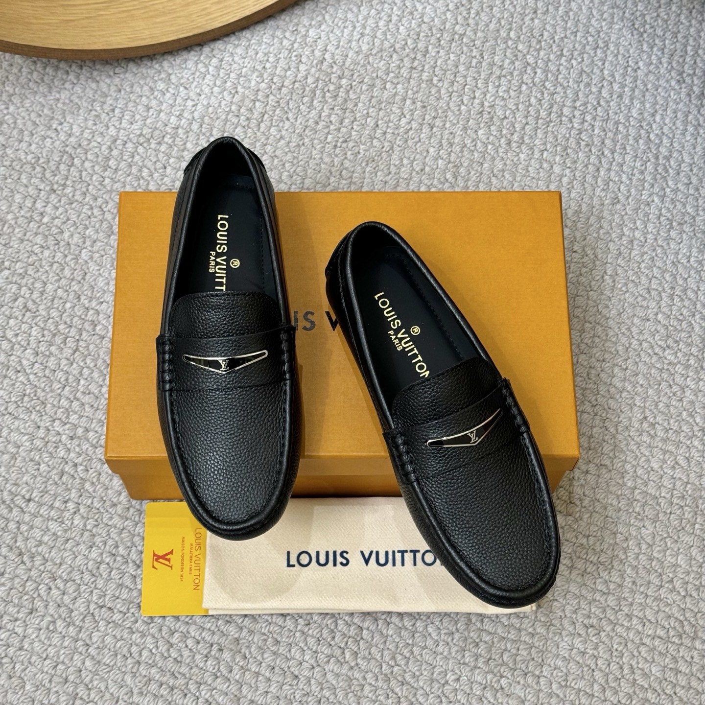 Louis Vuitton Mocassins Gloria en Cuir Noir pour Hommes - Édition Printemps/Été 2025