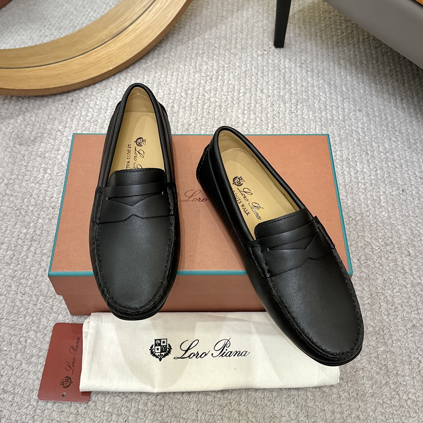 NO:831544,[Loro piana] Loro Piana LP - high-end quality original casual package shoes (beanie shoes) - original calfskin upper, hand-stitched mark thread on the sole, brand bow decoration, silk-screen brand logo - comfortable sheepskin lining inside - outsole ultra-light TPR rubber; molded outsole - ultra-high quality control, fine workmanship highlighted (high-end, luxury, grade) -Size 38-44 (45 and 46 can be customized), loro  piana,loro piana,cowhide,sheepskin19860909【Loro piana】诺悠翩雅LP -高端品质 原单·休闲套包鞋（豆豆鞋） -鞋面原版小牛皮、鞋丹手工串缝马克线、品牌蝴蝶结装饰、丝印品牌Logo -内里舒适羊皮内里 -大底超轻TPR·橡胶；成型大底 -超高品控·做工精细凸显(高端·贵气·档次) -Size 38-44（45与46可订做),,loro piana,loro piana,cowhide,sheepskin,Men's shoes