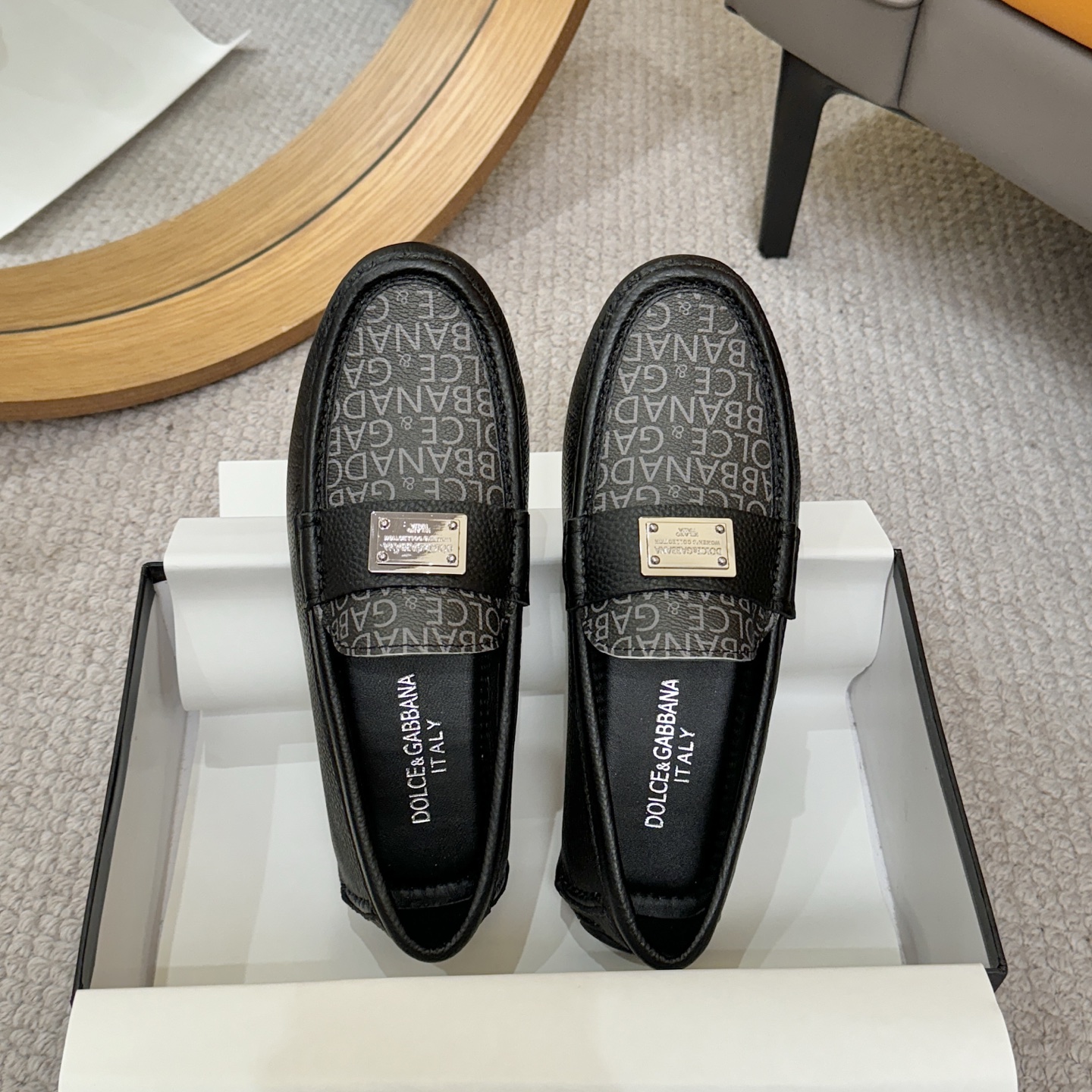 NO:831529,(Yangli) D&G Dolce & Gabbana's new casual driving shoes, the latest hot model, top brand luxury ~ purchasing, top quality. The upper is made of imported original cowhide (all imported sheepskin, lining) and fine workmanship. The original stylish and stylish soft rubber wear-resistant and non-slip outsole is light and comfortable on the foot. The real thing looks better when photographed in person. 38-46,, Dolce&Gabbana, Dolce&Gabbana, cowhide, sheepskin19860909（羊里）D&G杜嘉班纳新款休闲驾车豆豆鞋 ,最新爆款,顶端品牌奢侈～代购,顶级～质量 . 鞋面選用进口原版牛皮（全进口羊皮.内里）精细做工.原版个性时尚柔软橡膠耐磨防滑大底,上脚轻巧舒适,实物拍摄實物更好看,38-46,,Dolce&Gabbana,Dolce&Gabbana,cowhide,sheepskin,Men's shoes