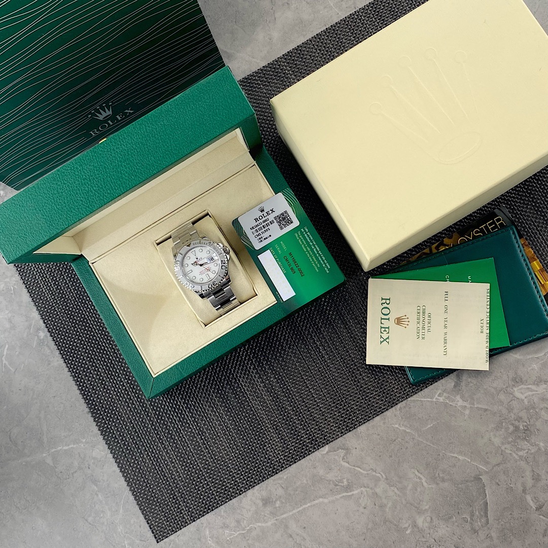 NO:390624,Have been waiting for a long time!  Rolex yacht famous!  Whether it is out for fun or getting together with relatives and friends, the Rolex Yacht Master Watch and the Oyster Perpetual Explorer Watch record every moment of exploration in the wind and every minute of reunion and laughter. It is a classic model for both men and women, and the original 904 steel is made of this. It is not easy to do this. You should know that the counter is hard to find. Yacht Master Watch is already at a market price of 95,000. It is a comfort to spend thousands of dollars to buy a replica of the appearance material. The key point is that our movement replacement solution uses the Swiss imported ETA movement. There is no problem for decades. Let you get it once and for all, and the classics can be passed on!  Many people brag about installing original movements, which is really deaf and heard from the dumb and blind people, but they are actually domestically modified decks, which look like movements but are very unstable. What is the concept of movement? There is no Rolex ace movement in the world, which can overcome its movements. The official after-sales movement price is about 15,000 and it will take two months. We don’t brag or make the details really well. The dial diameter is 40mm. The sapphire mirror is super luminous, and the case strap is very well polished. If you don’t disassemble it, it looks basically the same as the original one!  As a model of nautical watches, the Rolex Yacht 40 has a rotating outer ring and is decorated with polished numbers and scales, which is unique and distinctive. This unique outer ring fully shapes the watch's outstanding personality and extraordinary functions. The complete set is packaged!  The price is very impressive!  ,,rolex19860909久等了！ 劳力士游艇名仕型！无论是外出游玩,还是亲友相聚,劳力士游艇名仕型腕表及蚝式恒动探险家型腕表都记录每一刻的迎风探索,每一分的团圆欢笑.男女通用,长盛不衰经典款,原版904钢材质,能做到这点已经相当不容易了,要知道专柜都一表难求,游艇名仕已经是9万5的行情价了,你能花几千块钱买到外观材质相当的复刻也算是一种慰藉了,重点我们的机芯替改方案用的是的瑞士进口ETA机芯,几十年是没啥问题的,让你一劳永逸,经典可传承！很多市面上吹嘘说装原装机芯,那真是聋子听哑巴说瞎子看见鬼了,其实就是国产机改甲板,看上去像机芯但是非常不稳定.机芯是什么概念,劳力士王牌机芯全世界没有任何一家,可以攻克他的机芯,其官方售后一个机芯的价格在一万5左右而且要等两个月.我们不吹不擂实实在在做好细节,表盘直径40mm.蓝宝石镜面,超强夜光,表壳表带做工打磨非常好,不拆开看机芯外观看来基本跟原装一致！作为航海腕表的典范,劳力士游艇名仕型 40设有旋转外圈,并饰以抛光数字和刻度,独特鲜明.这极具特质的外圈充分塑造了腕表的卓越个性及非凡功能.全套包装出！价格非常给力！,,rolex,Watch