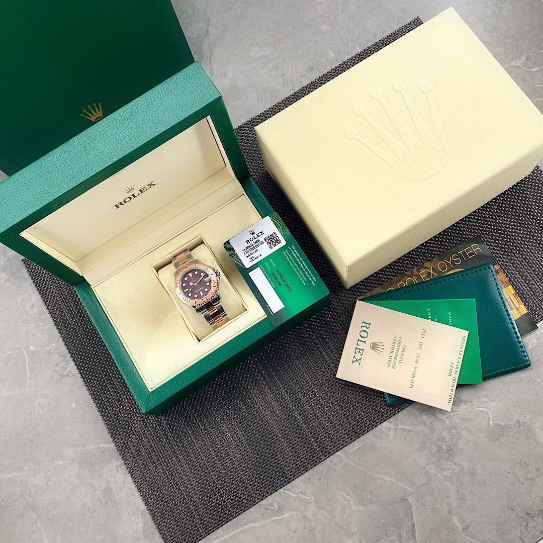 NO:390618,37mm rose gold 'goddess' style!  Rolex yacht famous!  The 'Exclusive Chocolate Dial' changes with the light!  'Watch Model Protection Card Three-Code Integration' Whether it is out for fun or getting together with relatives and friends, the Rolex Yacht Master Watch and Oyster Perpetual Explorer Watch record every moment of exploration in the wind and laughter every minute. It is a classic model for men and women, and the original rose gold material is made of, so it is not easy to do this. You should know that it is hard to find a watch in the counter. Yacht Master Watch is already at a market price of 13.5W. It is a comfort to spend thousands of dollars to buy a replica of the appearance material. The key point is that our movement replacement solution uses the Swiss imported ETA movement!  There is no problem for decades, let you get it once and for all, and the classics can be passed on!  Many people brag about installing original movements on the market, but they are really deaf and heard from the dumb and blind people. In fact, they are domestically modified decks, which look like movements but are very unstable. What is the concept of movement? There is no Rolex ace movement in the world that can overcome its movements. The official after-sales movement price is about 15,000 and it will take two months to wait. We don’t brag or make the details really well. The dial diameter is 37mm.  904L stainless steel 18K rose gold is made of high nickel content, wear-resistant and corrosion-resistant without fading, and the surface is bright and white. The solid outer ring of ceramic, wear-resistant and scratch-resistant, rose gold electroplating gauge speed scale, does not fade, and the texture is consistent with the authentic counter. The high-gloss pond porcelain dial, font and disc logo adopt superimposed printing technology, and there will be a slight bulge when viewed from the side. The background color pattern on the disc has been filtered and corrected countless times to ensure 100% consistent with the original. The Rolex metal LOGO on it is opened separately, and it can be PK original in both three-dimensional and roundness. Easy to read Chroma light luminous display with long-term luminous substance sapphire mirror!  The case strap is very well polished. It looks basically the same as the original one if you don’t disassemble it!  As a model of nautical watches, the Rolex Yacht 40 has a rotating outer ring and is decorated with polished numbers and scales, which is unique and distinctive. This unique outer ring fully shapes the watch's outstanding personality and extraordinary functions. The complete set is packaged!  The price is very impressive!  The three-code model of the watch is in one and does not repeat it. You can scan the code to check the card!  If you don’t remove the film, you are not satisfied with it and support return and exchange!  ,,rolex1986090937mm玫瑰金＂女神＂款！劳力士游艇名仕型！＂独家巧克力表盘＂随着光线的变化发生变化！《手表型号保卡三码合一扫码查询》无论是外出游玩,还是亲友相聚,劳力士游艇名仕型腕表及蚝式恒动探险家型腕表都记录每一刻的迎风探索,每一分的团圆欢笑.男女通用,长盛不衰经典款,原版间玫瑰金材质,能做到这点已经相当不容易了,要知道专柜都一表难求,游艇名仕已经是13.5W的行情价了,你能花几千块钱买到外观材质相当的复刻也算是一种慰藉了,重点我们的机芯替改方案用的是的瑞士进口ETA机芯！几十年是没啥问题的,让你一劳永逸,经典可传承！很多市面上吹嘘说装原装机芯,那真是聋子听哑巴说瞎子看见鬼了,其实就是国产机改甲板,看上去像机芯但是非常不稳定.机芯是什么概念,劳力士王牌机芯全世界没有任何一家,可以攻克他的机芯,其官方售后一个机芯的价格在一万5左右而且要等两个月.我们不吹不擂实实在在做好细节,表盘直径37mm. 904L精钢18K玫瑰金打造,镍含量高,耐磨耐腐蚀不褪色,表面光泽度亮白.陶质实心外圈,耐磨耐刮,玫瑰金电镀计速刻度,不褪色,质感与专柜正品一致.高光塘瓷表盘,字体和盘面logo采用叠加印刷工艺,从侧面观察会有微微隆起之感,盘面的底色纹路经过无数次过滤改正,确保百分百吻合与原装.其上的劳力士金属LOGO单独开模,无论是立体感还是圆润度均可PK原装 易读Chroma light夜光显示 配长效夜光物质 蓝宝石镜面！表壳表带做工打磨非常好,不拆开看机芯外观看来基本跟原装一致！作为航海腕表的典范,劳力士游艇名仕型 40设有旋转外圈,并饰以抛光数字和刻度,独特鲜明.这极具特质的外圈充分塑造了腕表的卓越个性及非凡功能.全套包装出！价格非常给力！ 手表型号三码合一不重复,保卡可以扫码查询！不拆膜不满意支持退换！,,rolex,Watch